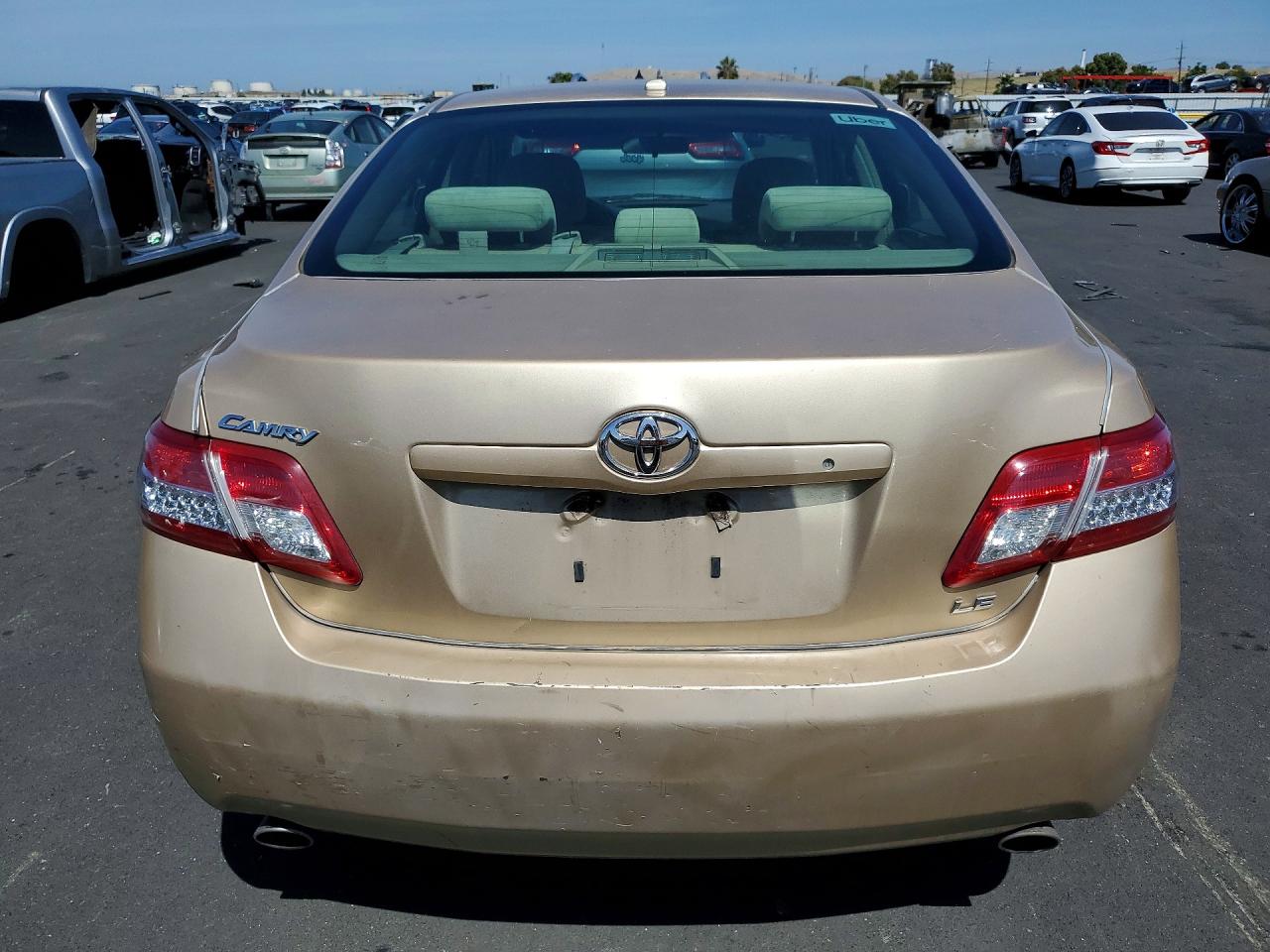 2010 Toyota Camry Le V6 Gold vin: 4T1BK3EK2AU116076