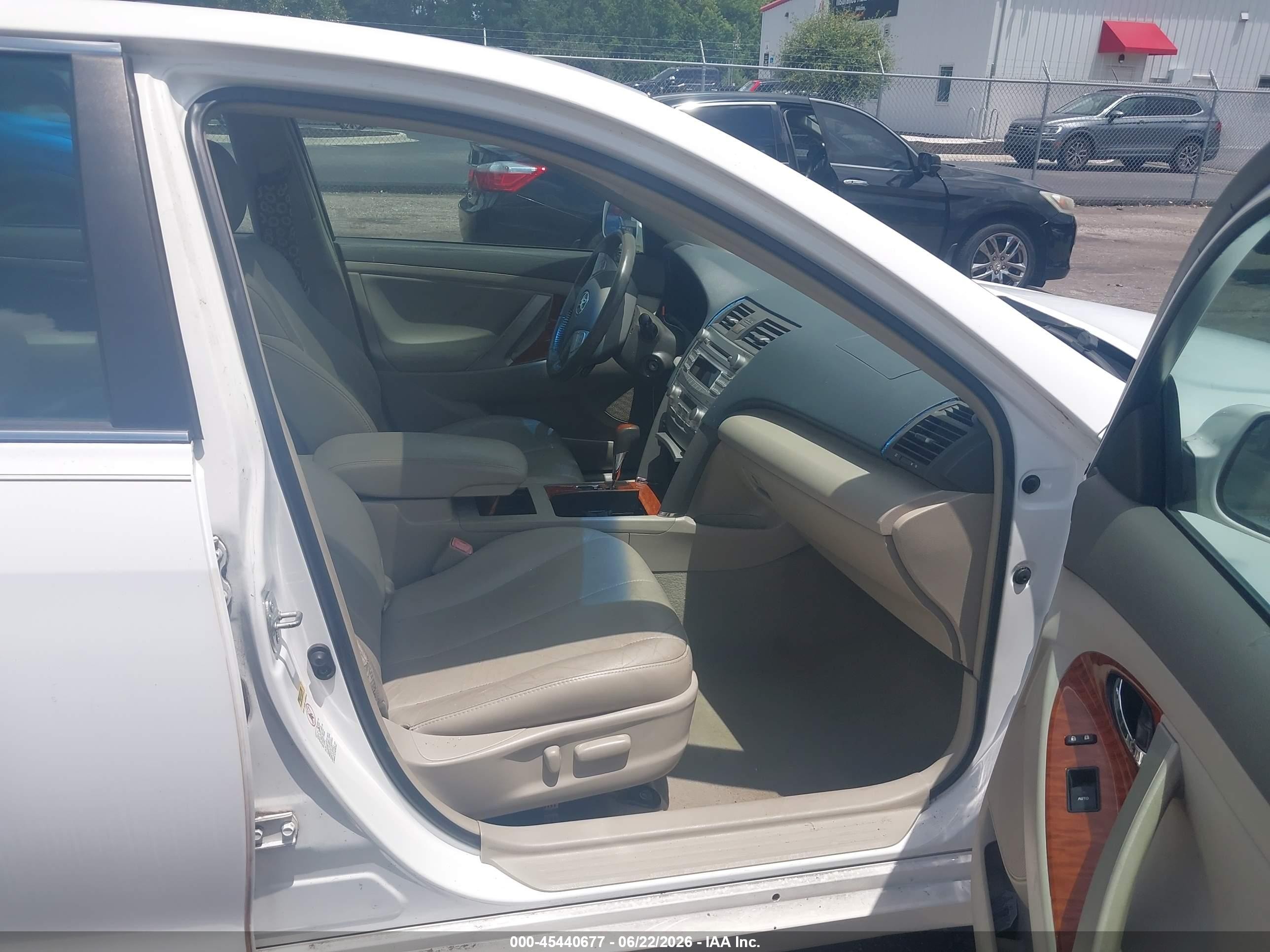 2010 Toyota Camry Xle V6 White vin: 4T1BK3EK2AU600443