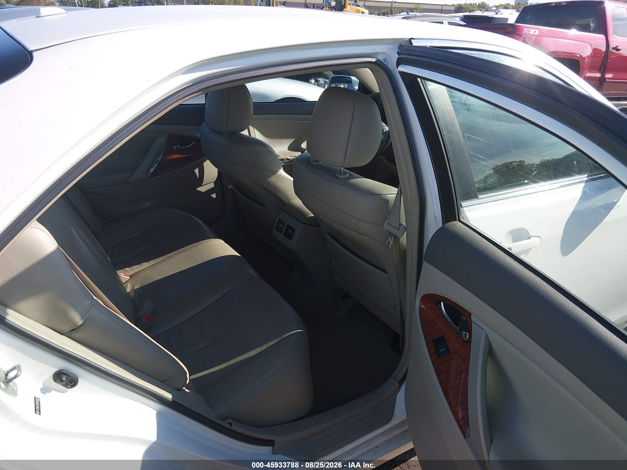 2010 Toyota Camry Xle V6 White vin: 4T1BK3EK2AU609255