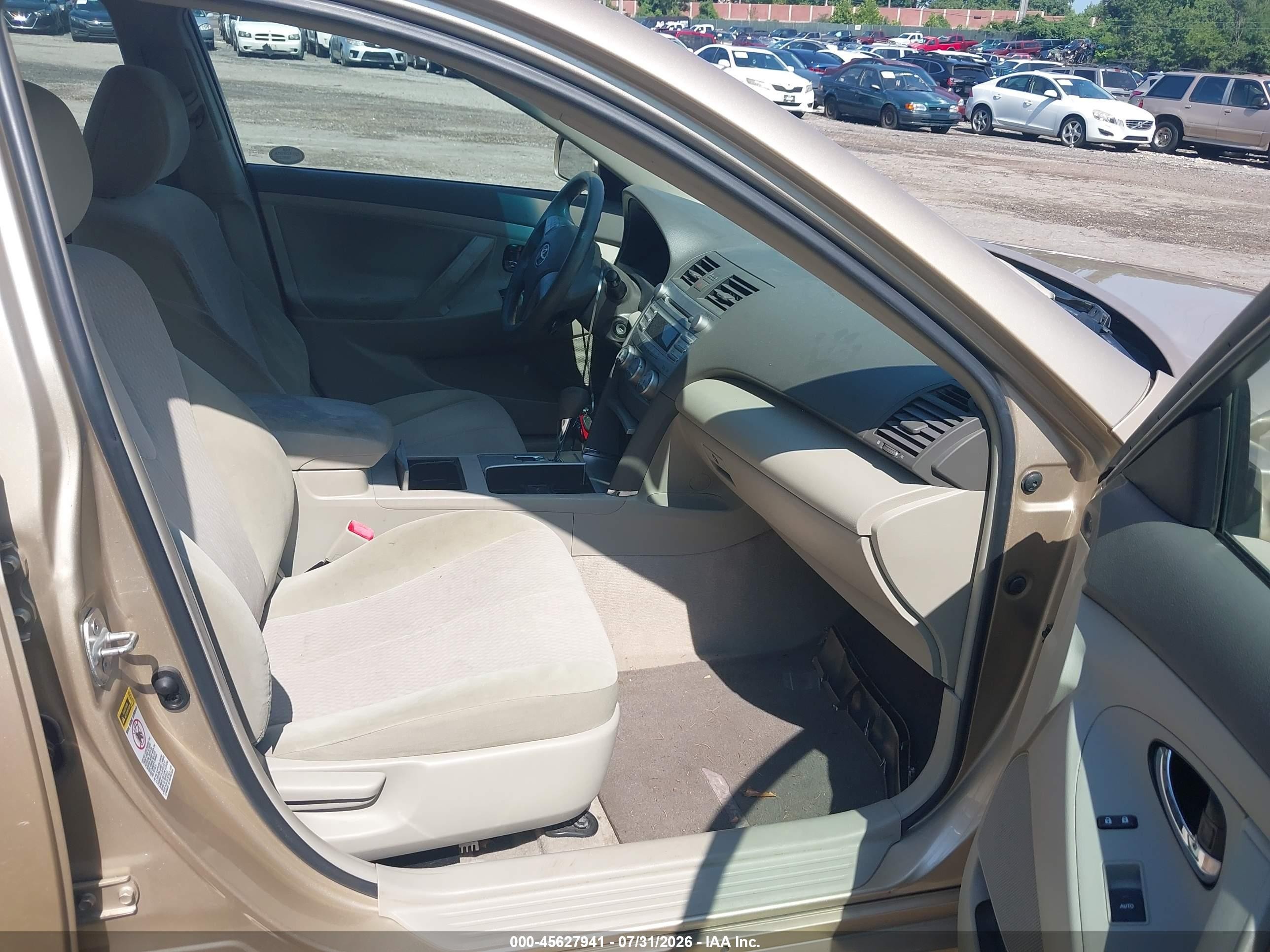 2011 Toyota Camry Le V6 Gold vin: 4T1BK3EK2BU117195