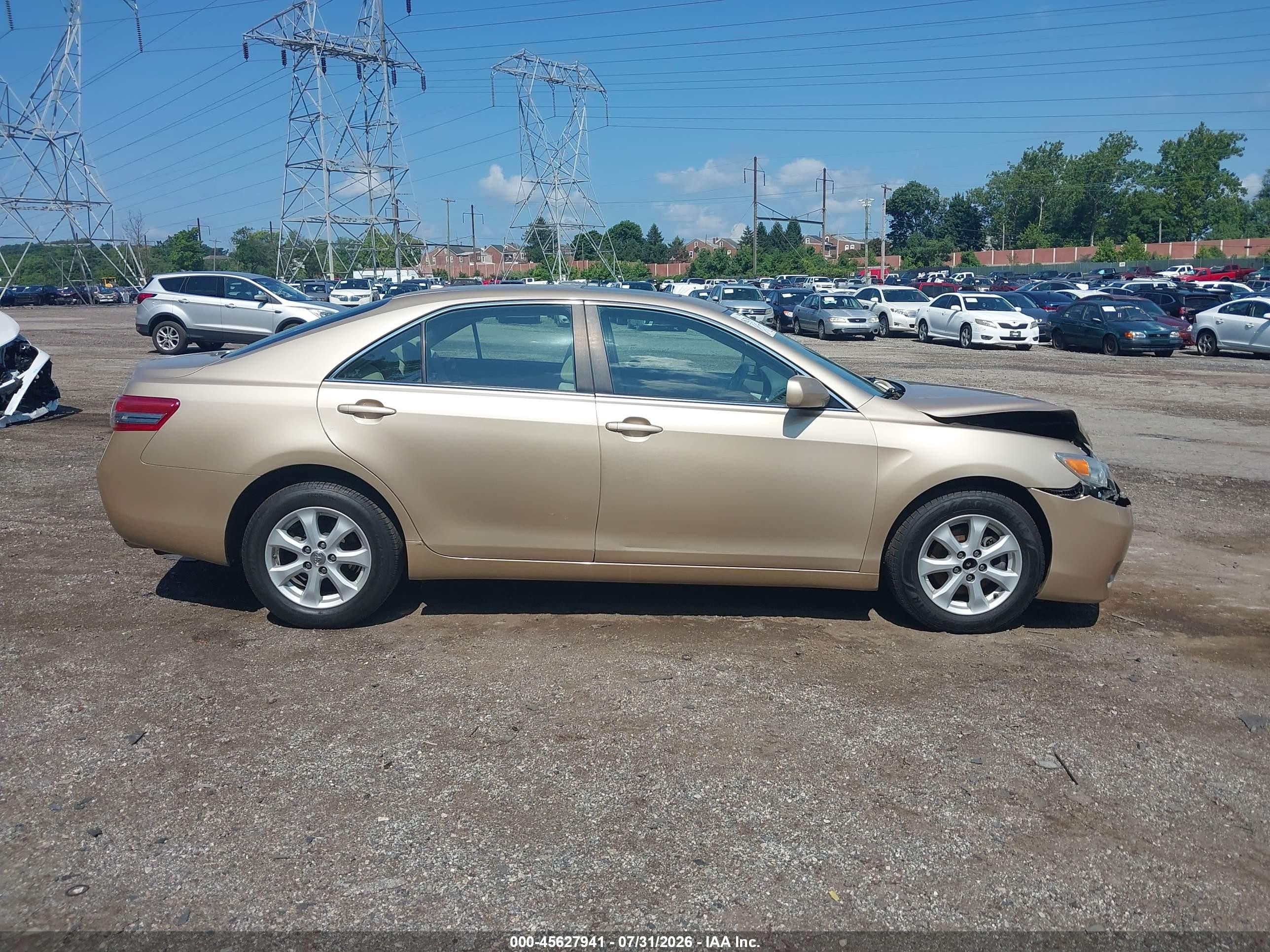 2011 Toyota Camry Le V6 Gold vin: 4T1BK3EK2BU117195