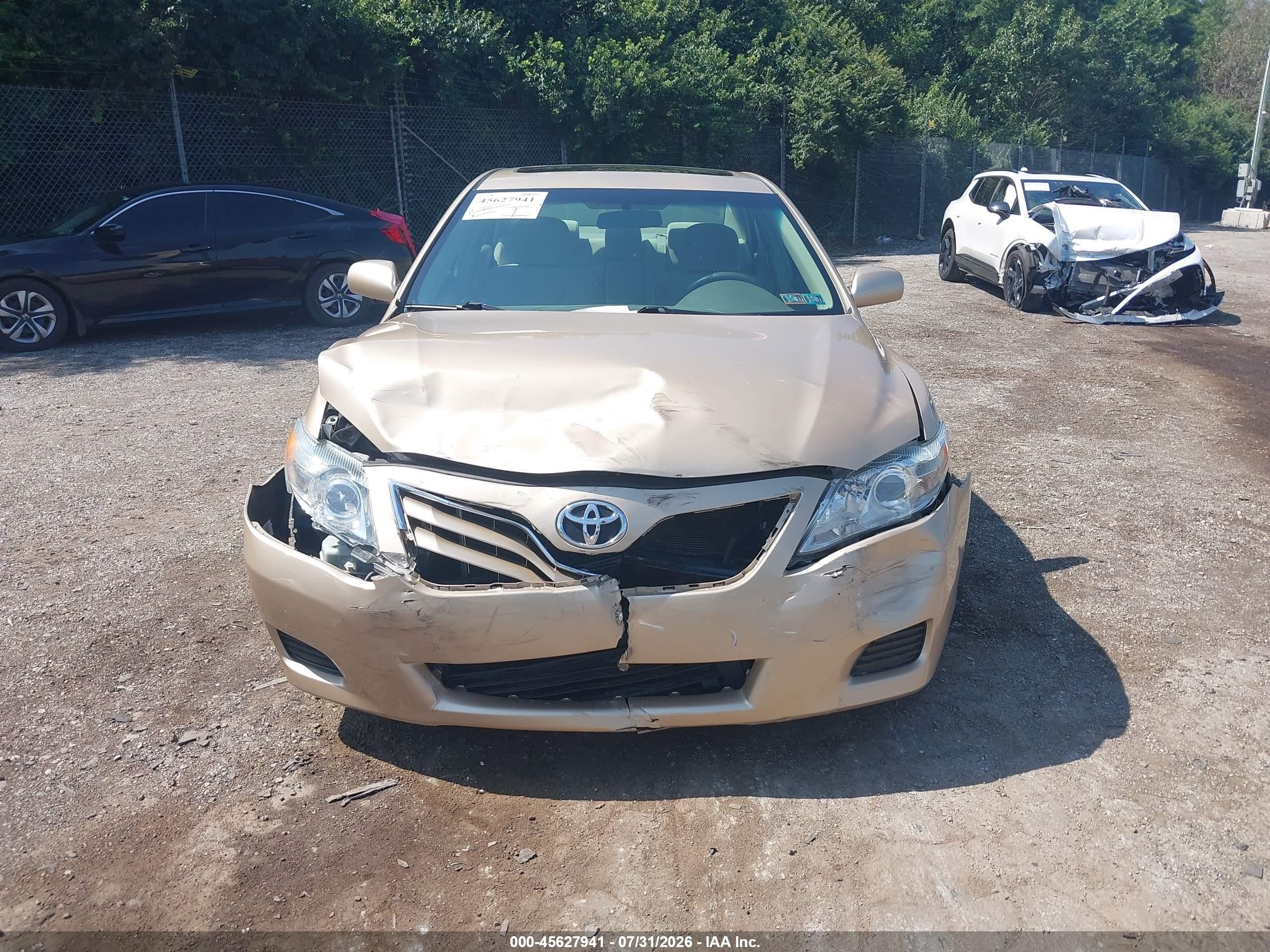 2011 Toyota Camry Le V6 Gold vin: 4T1BK3EK2BU117195