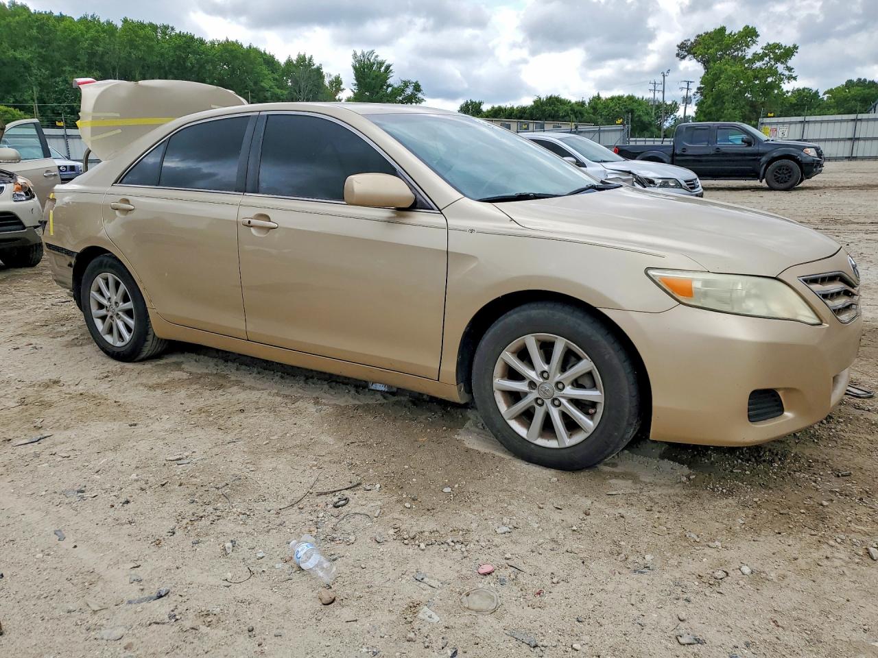 2011 Toyota Camry Gold vin: 4T1BK3EK2BU120744