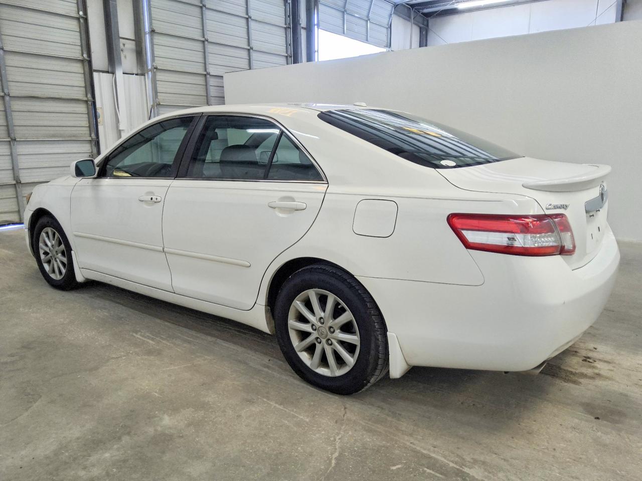 2011 Toyota Camry Xle V6 White vin: 4T1BK3EK2BU618880