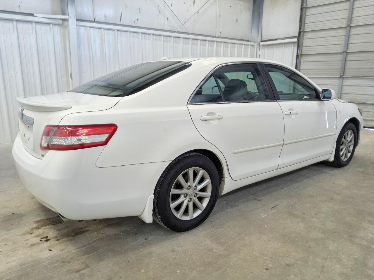 2011 Toyota Camry Xle V6 White vin: 4T1BK3EK2BU618880