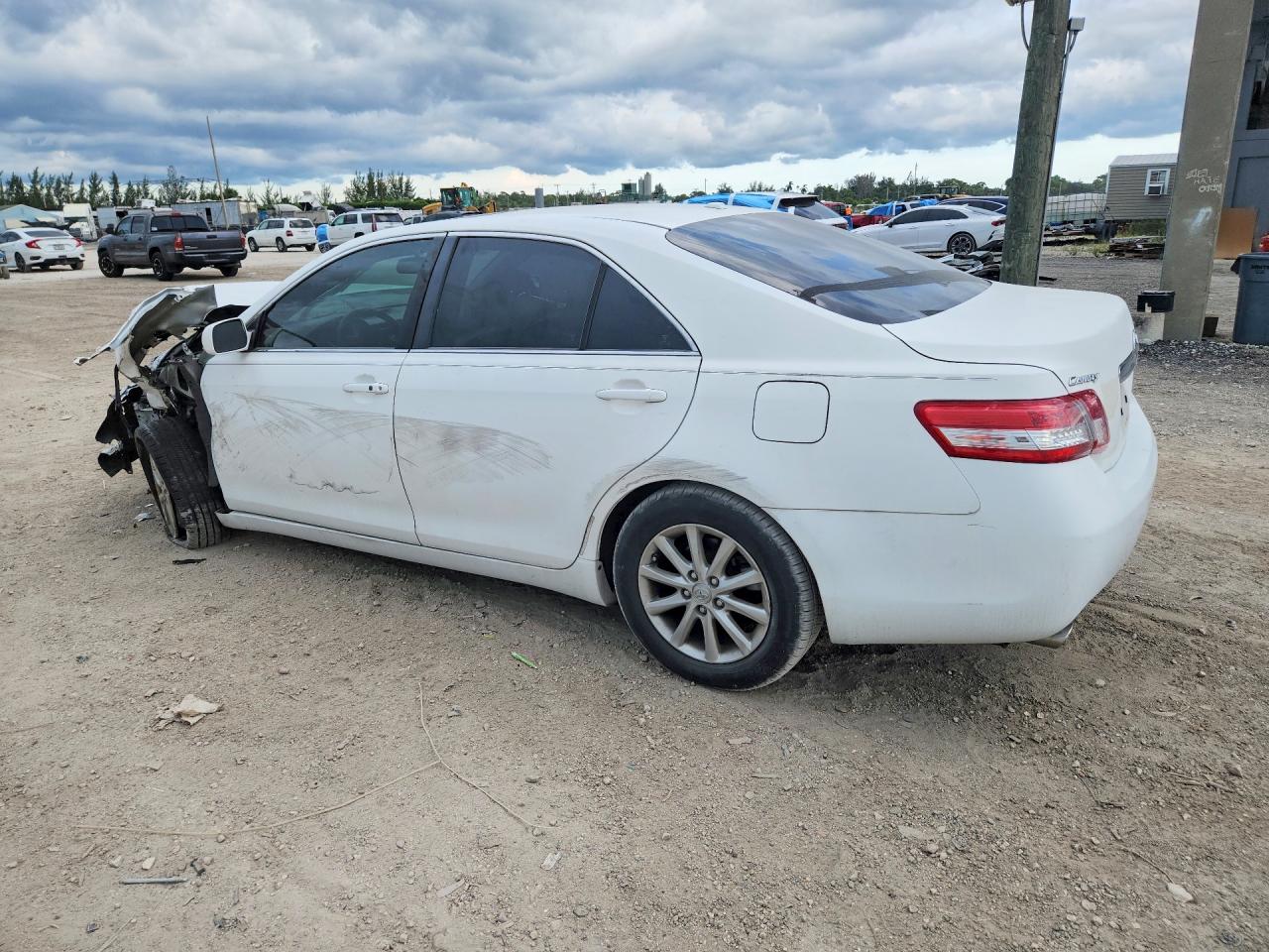 2011 Toyota Camry Xle V6 White vin: 4T1BK3EK2BU621827