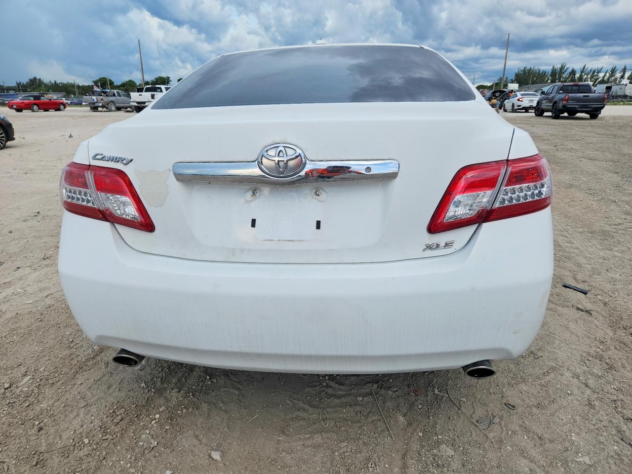 2011 Toyota Camry Xle V6 White vin: 4T1BK3EK2BU621827