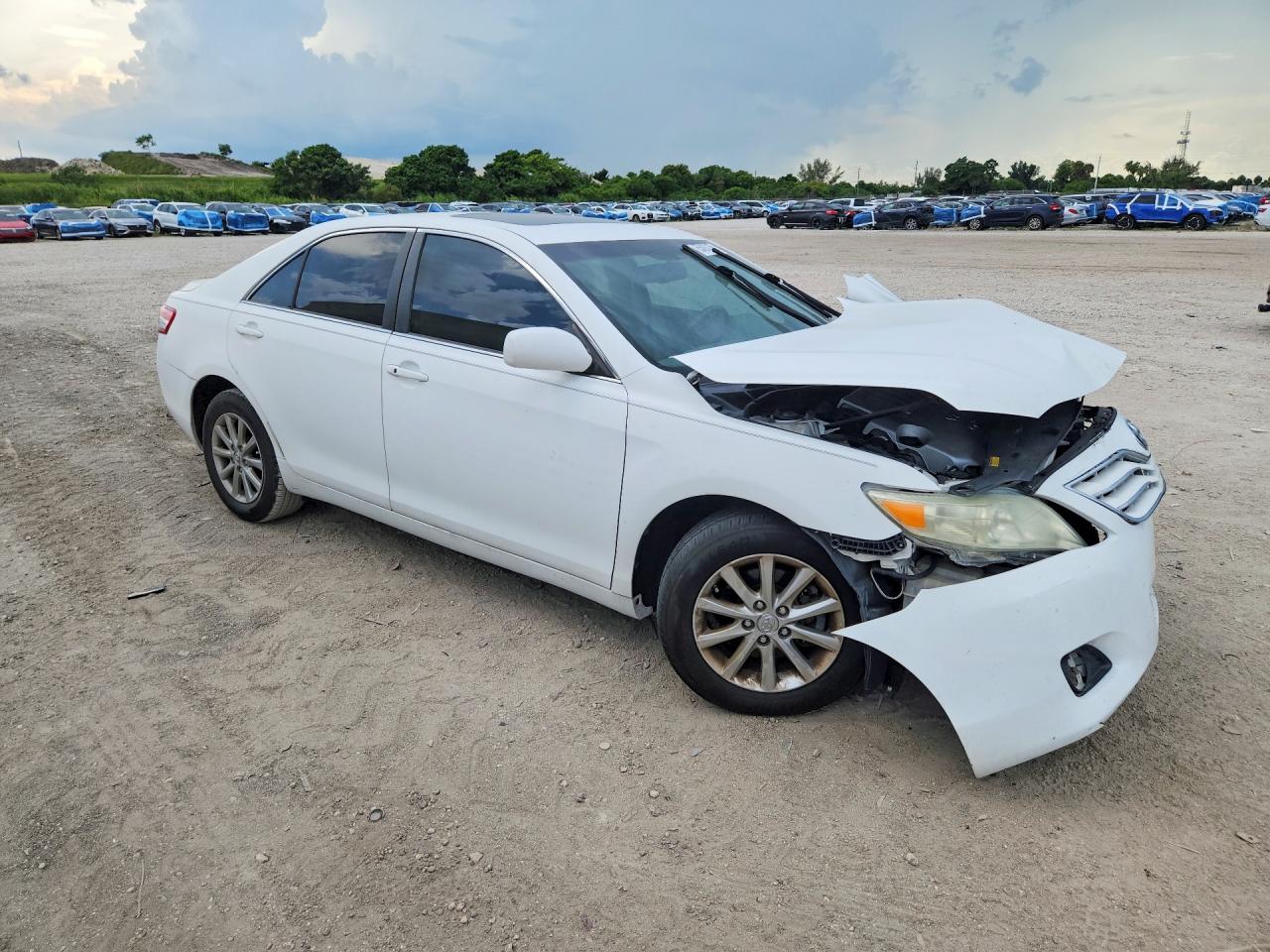 2011 Toyota Camry Xle V6 White vin: 4T1BK3EK2BU621827