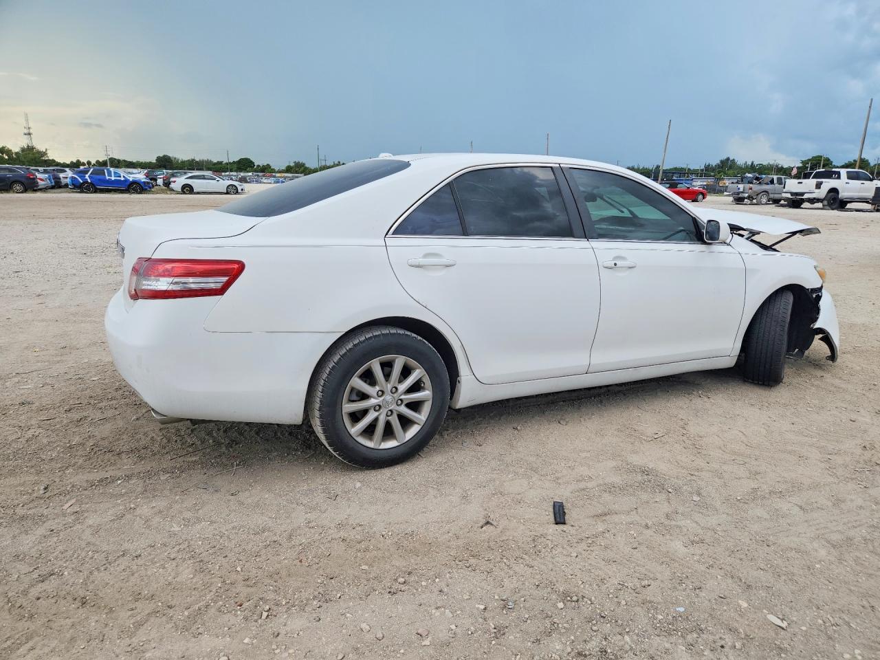 2011 Toyota Camry Xle V6 White vin: 4T1BK3EK2BU621827