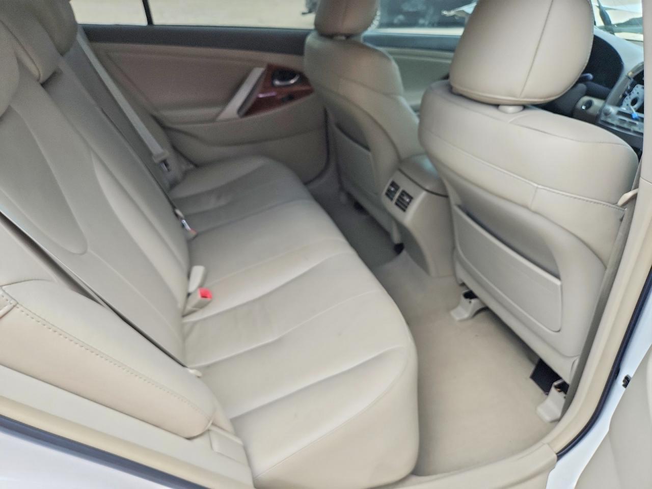 2011 Toyota Camry Xle V6 White vin: 4T1BK3EK2BU621827