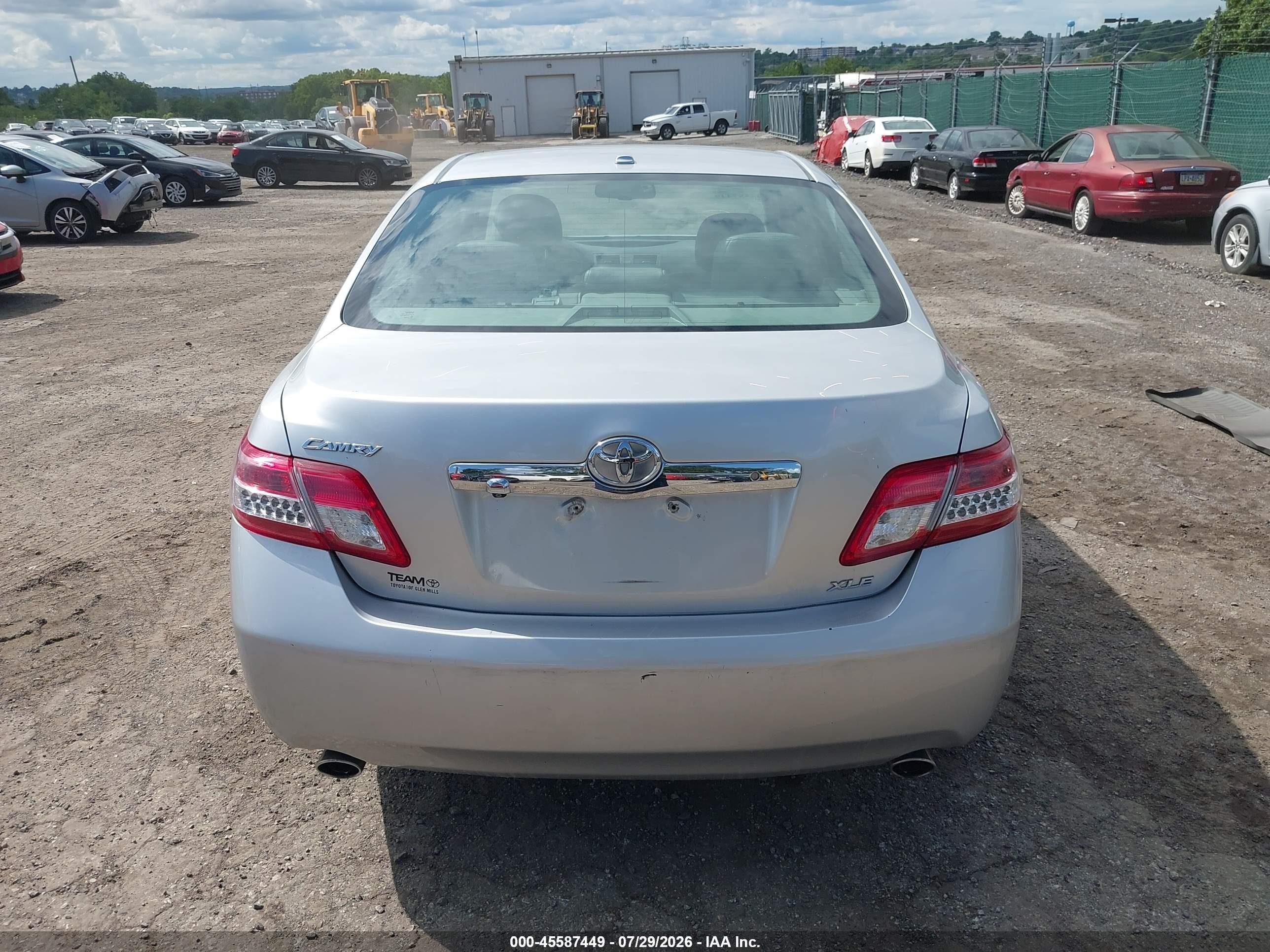 2011 Toyota Camry Xle V6 Silver vin: 4T1BK3EK2BU630169