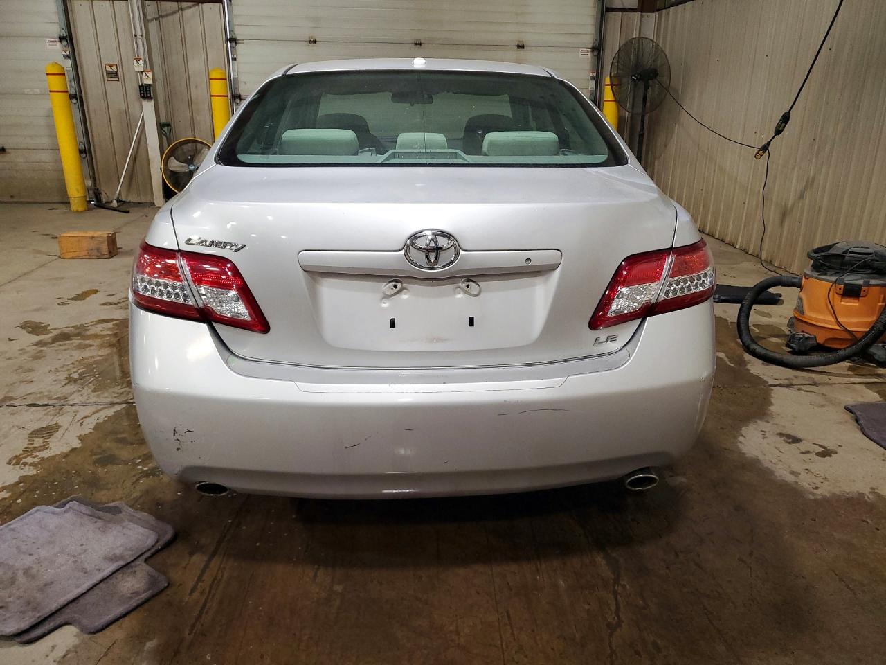 2011 Toyota Camry Le V6 Silver vin: 4T1BK3EK5BU117899