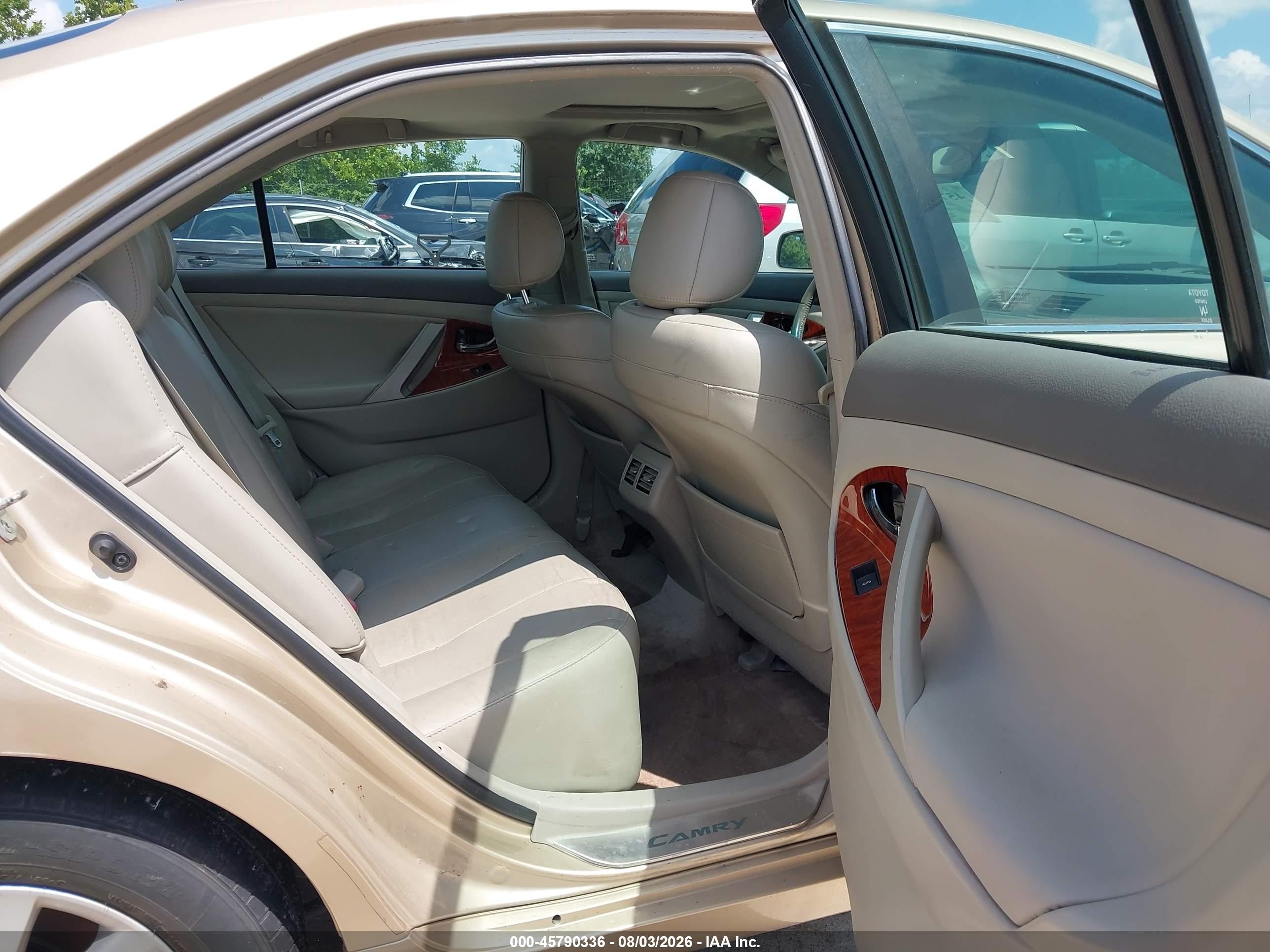 2011 Toyota Camry Xle V6 Tan vin: 4T1BK3EK6BU127843