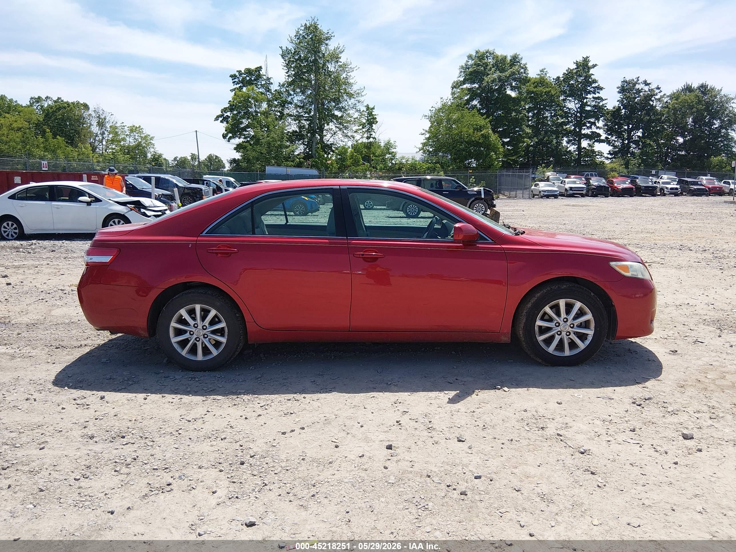 2011 Toyota Camry Xle V6 Red vin: 4T1BK3EK6BU618929