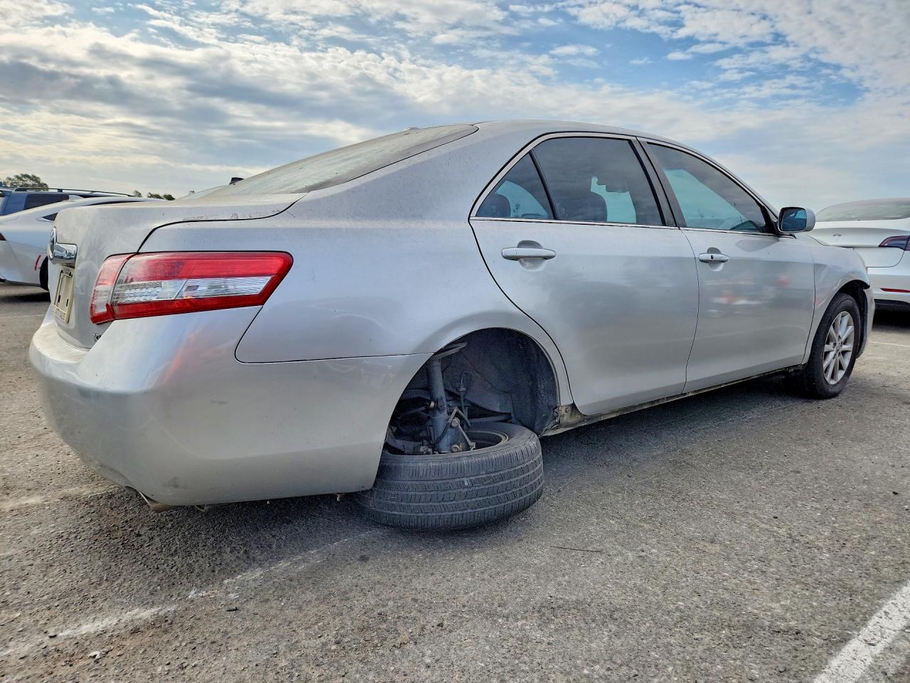 2011 Toyota Camry Xle V6 Silver vin: 4T1BK3EK6BU620101