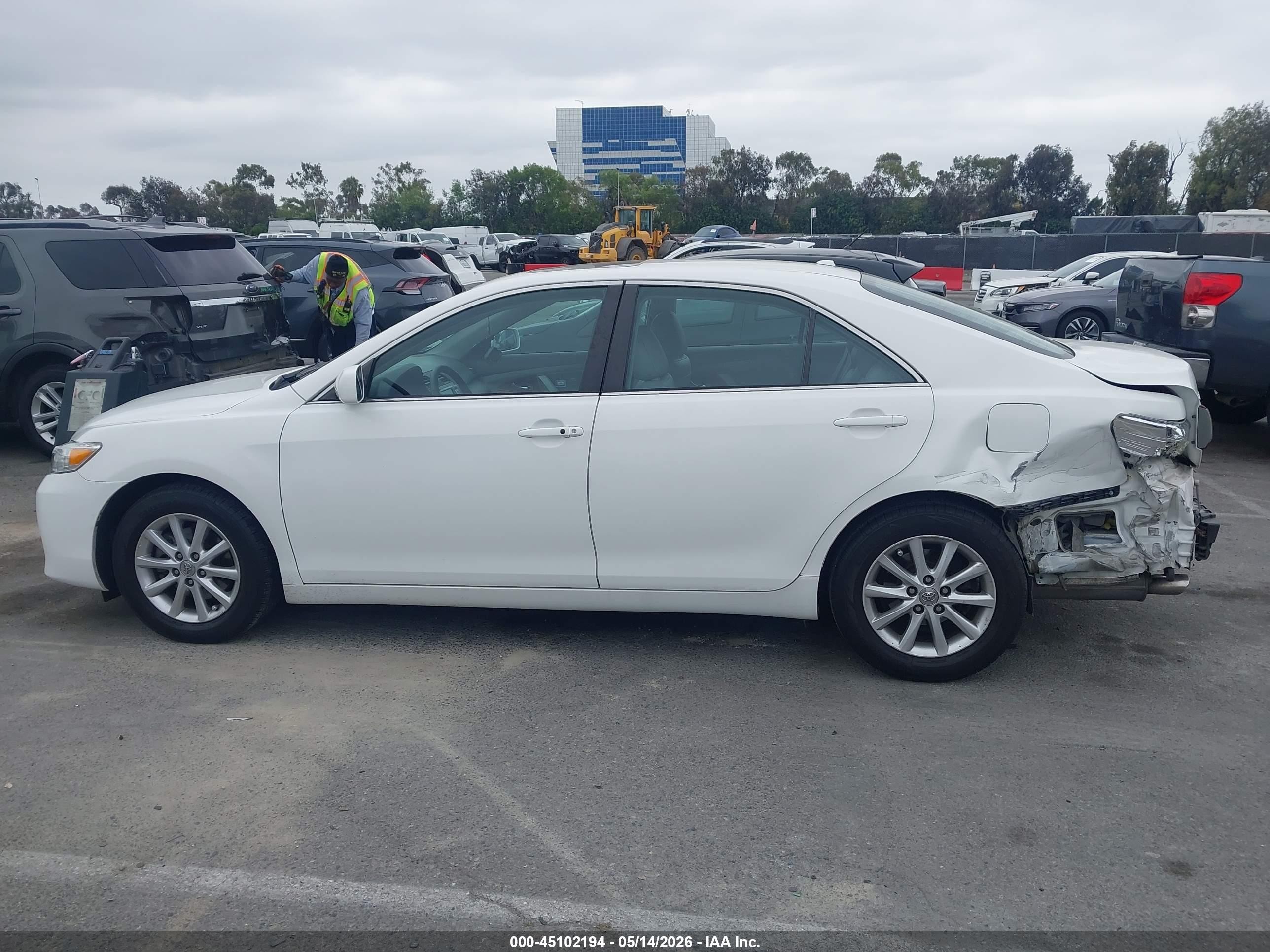 2011 Toyota Camry Xle V6 White vin: 4T1BK3EK6BU627226