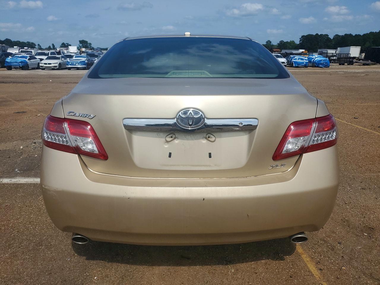 2011 Toyota Camry Xle V6 Gold vin: 4T1BK3EK7BU120867