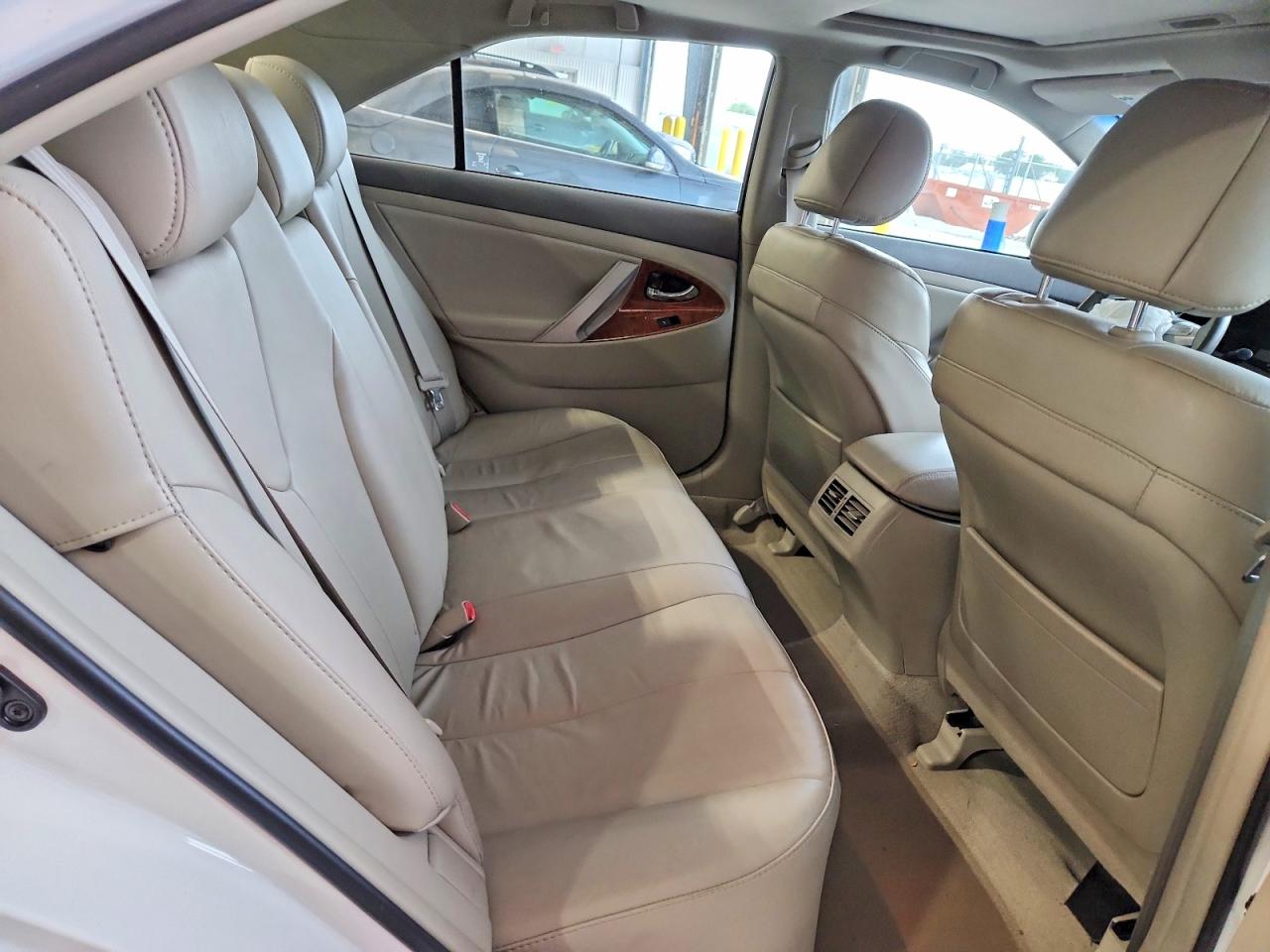 2011 Toyota Camry Xle V6 White vin: 4T1BK3EK7BU612668