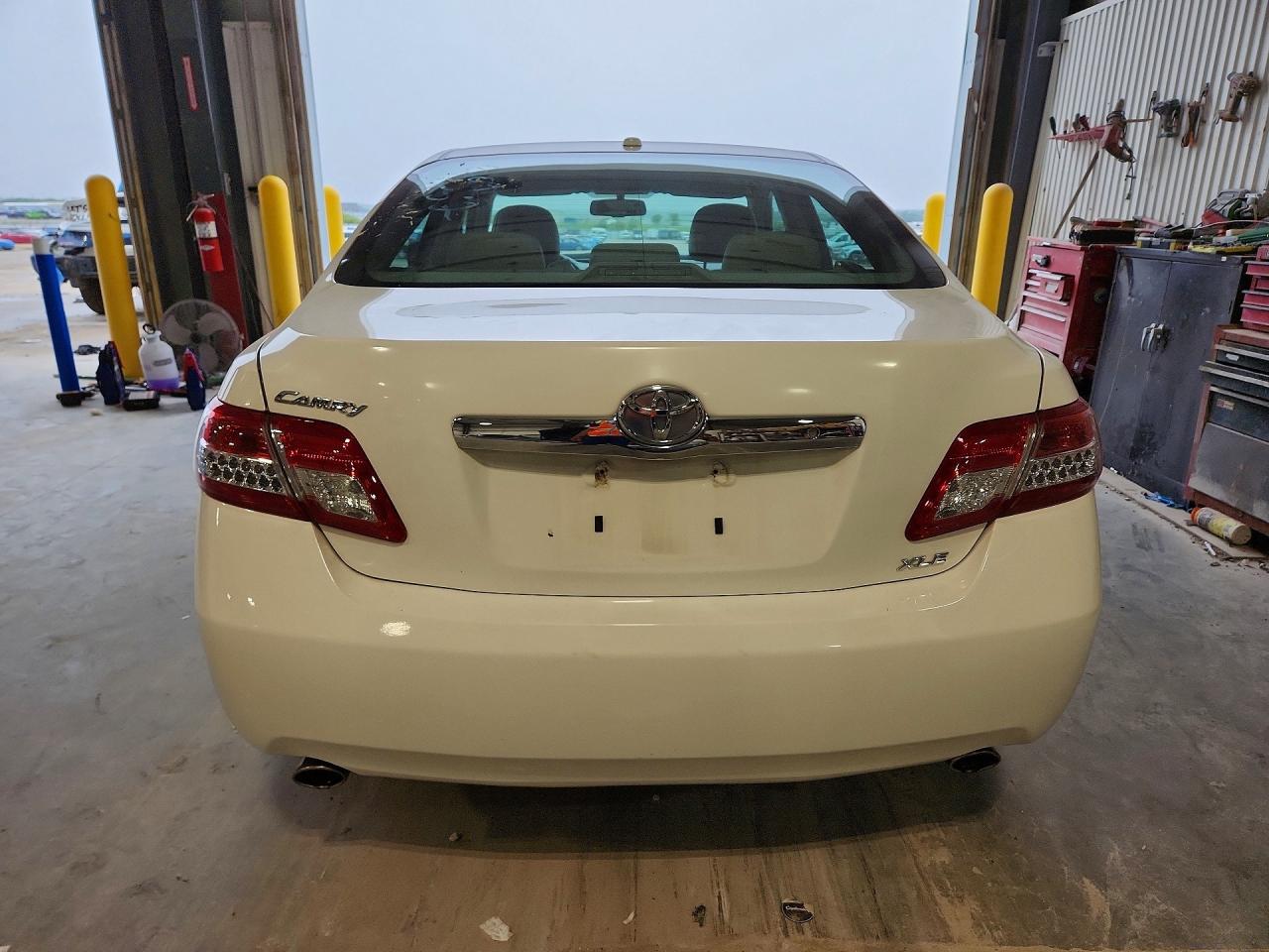 2011 Toyota Camry Xle V6 White vin: 4T1BK3EK7BU612668