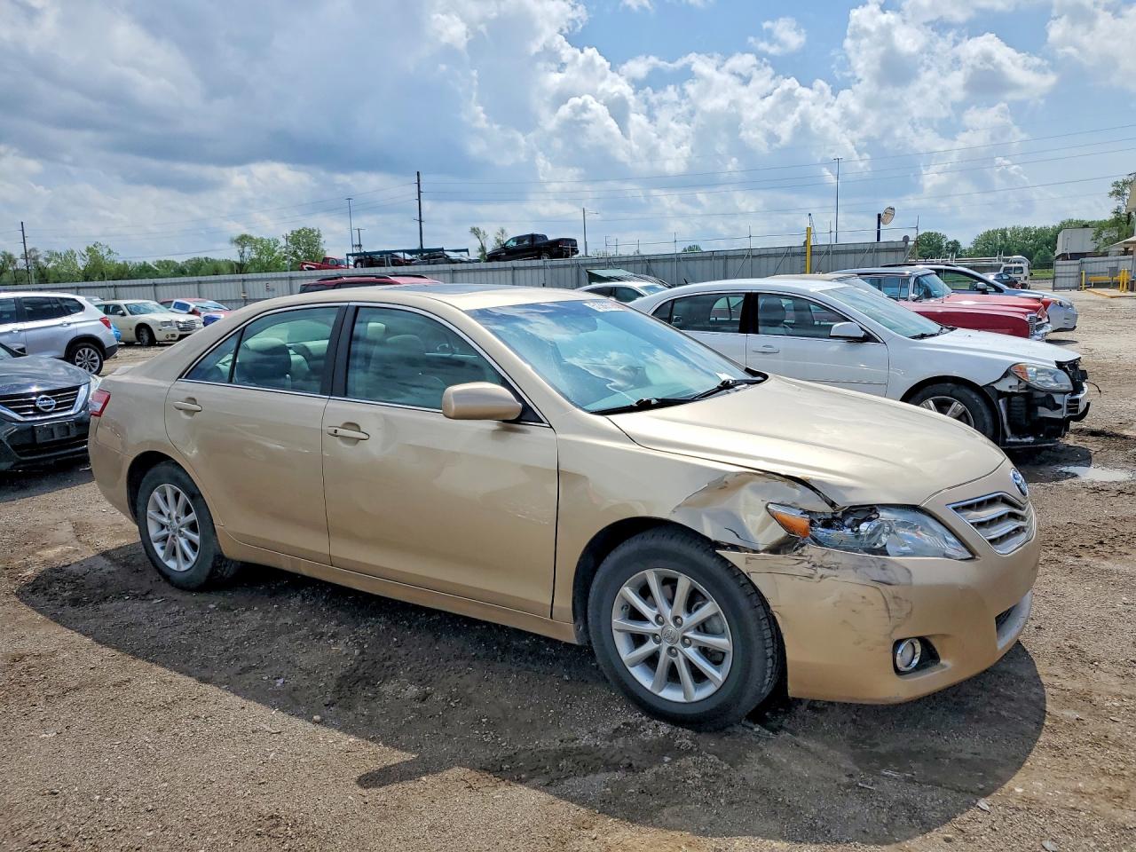 2011 Toyota Camry Xle V6 Золотой vin: 4T1BK3EK8BU117489