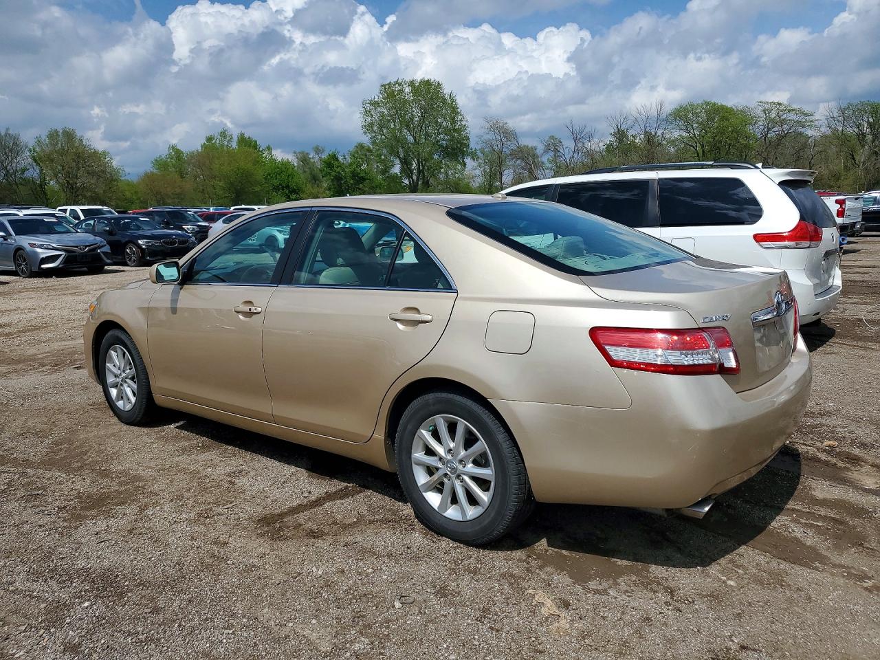 2011 Toyota Camry Xle V6 Золотой vin: 4T1BK3EK8BU117489