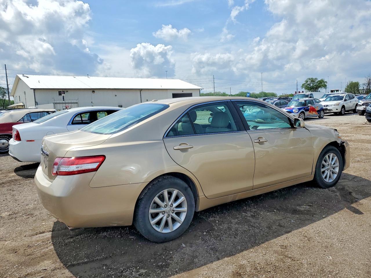 2011 Toyota Camry Xle V6 Золотой vin: 4T1BK3EK8BU117489