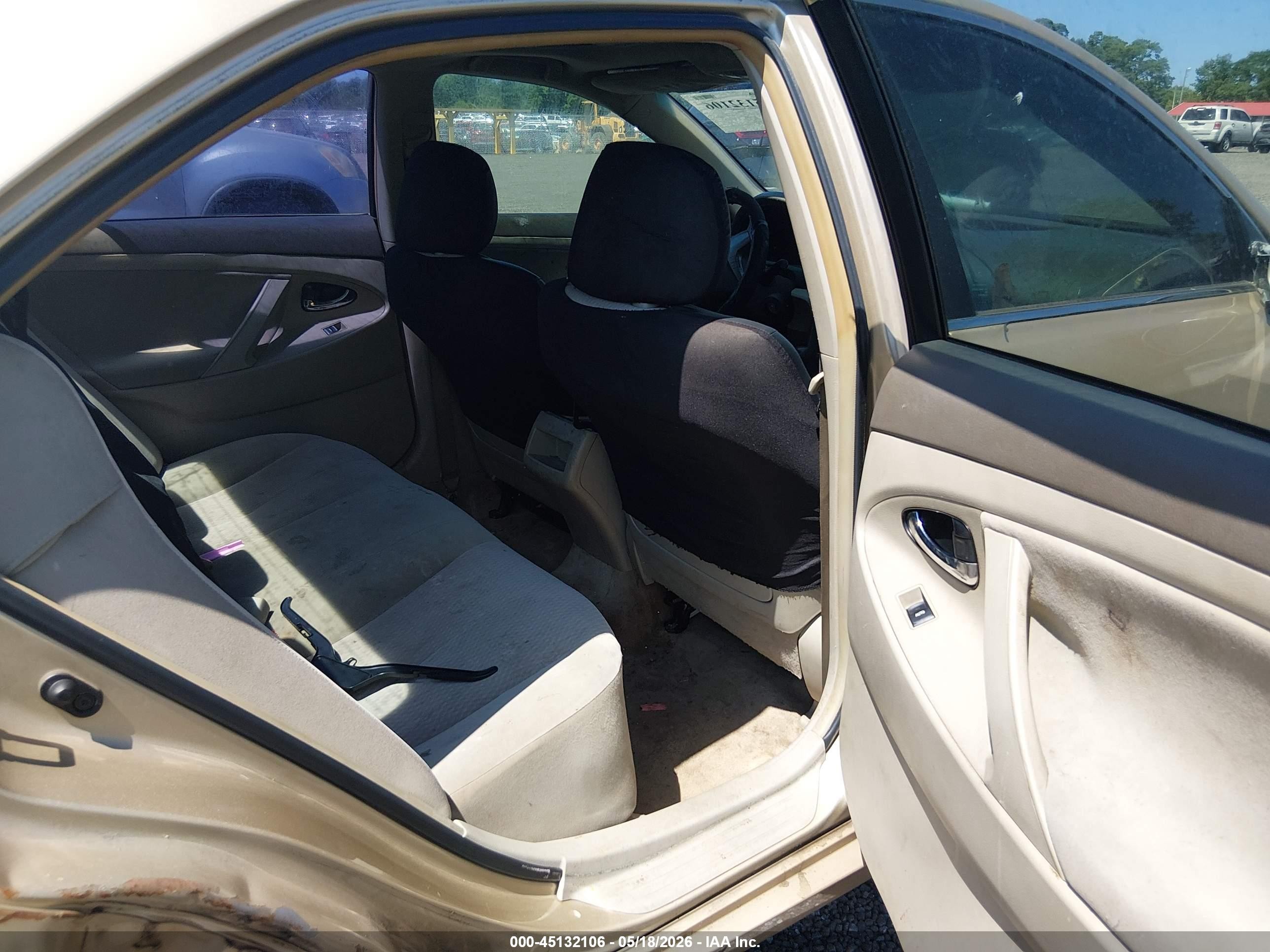 2011 Toyota Camry Le V6 Gold vin: 4T1BK3EK9BU125357