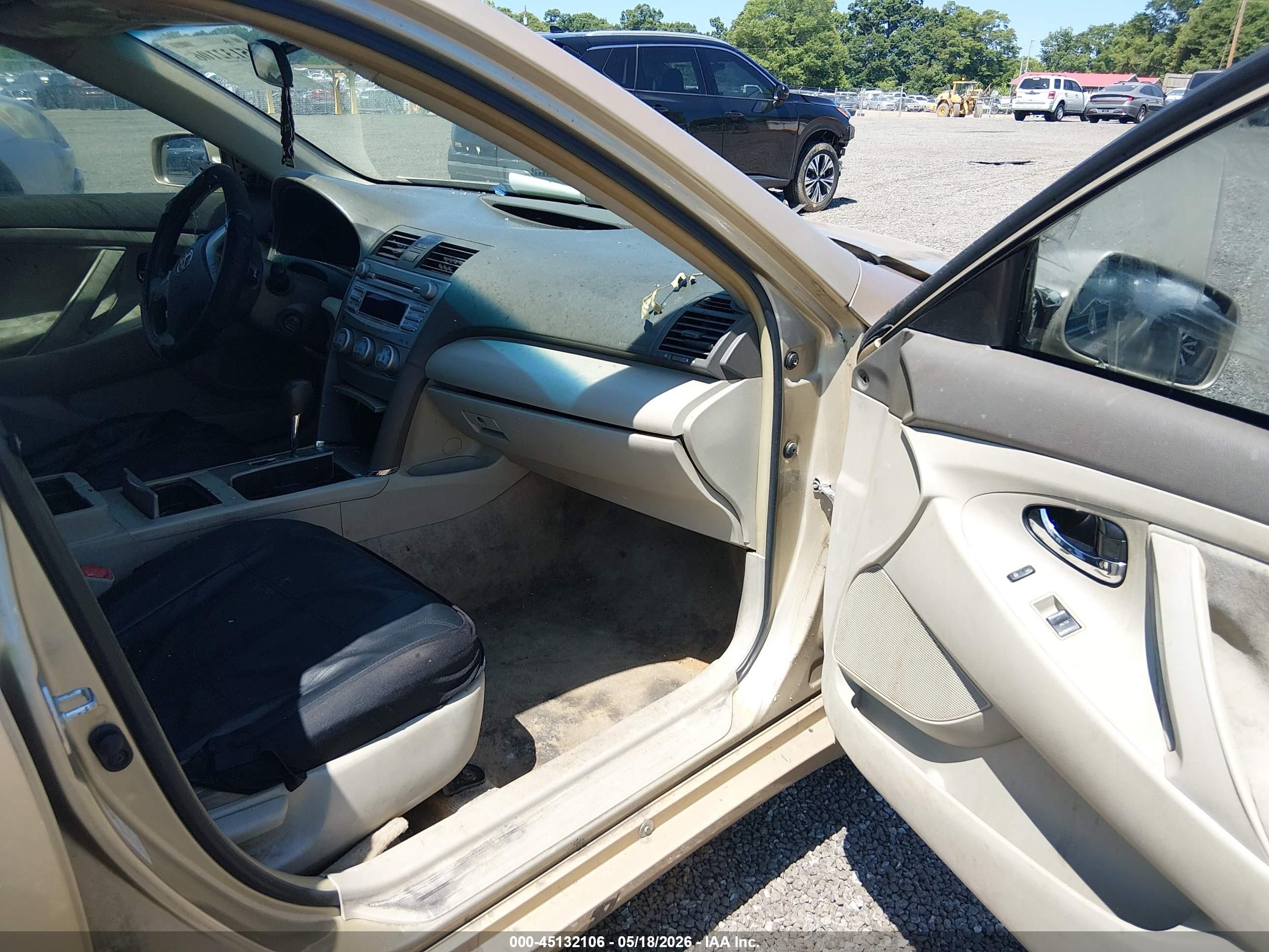 2011 Toyota Camry Le V6 Gold vin: 4T1BK3EK9BU125357