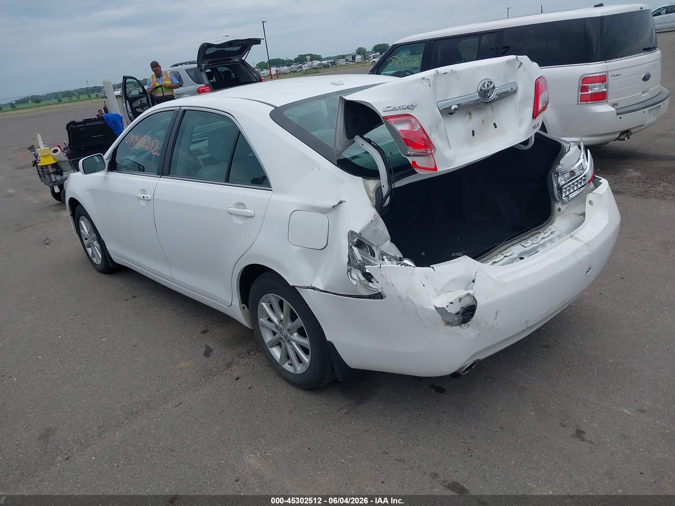 2011 Toyota Camry Xle V6 White vin: 4T1BK3EK9BU623378