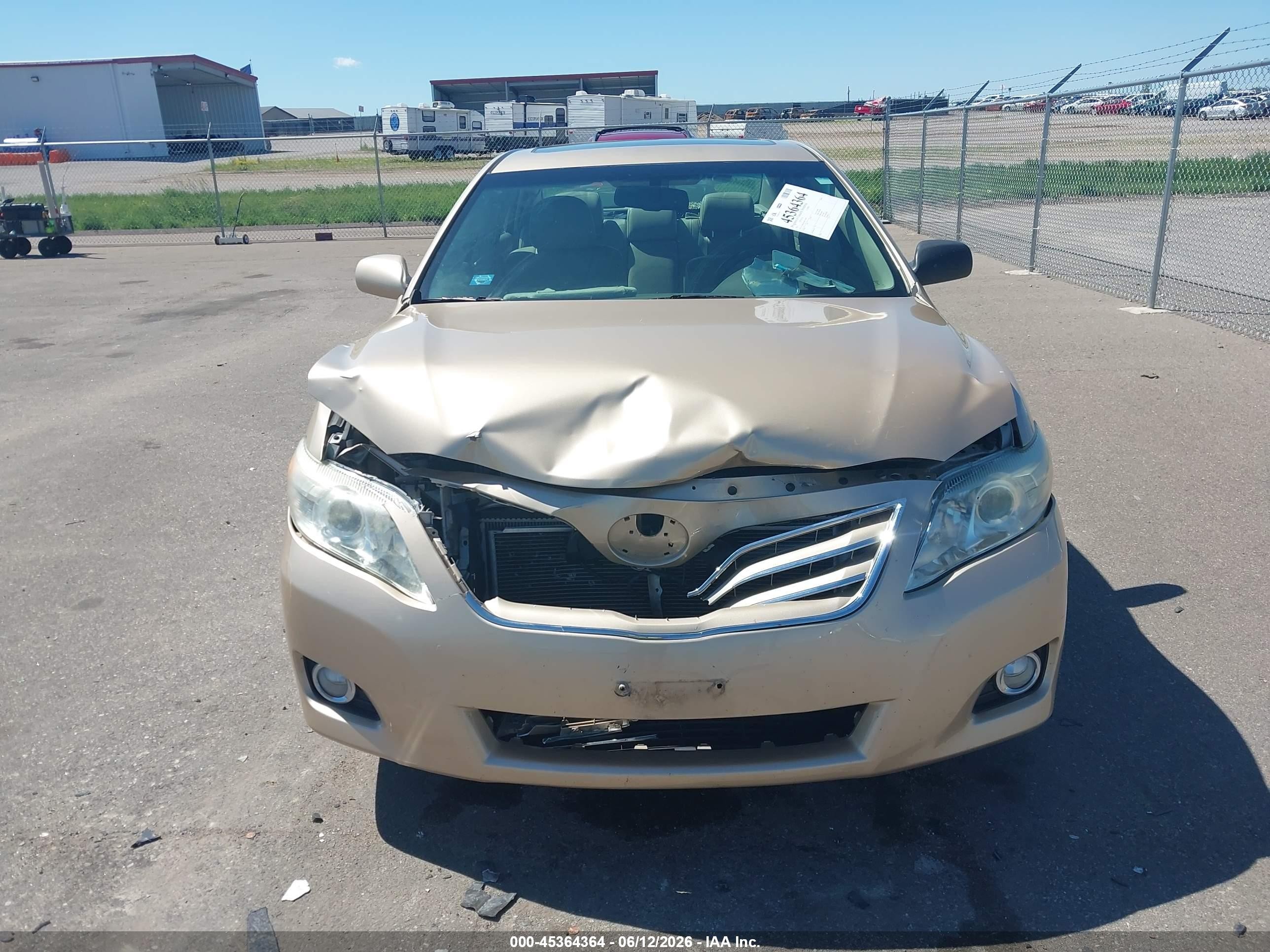 2011 Toyota Camry Xle V6 Золотой vin: 4T1BK3EKXBU119597