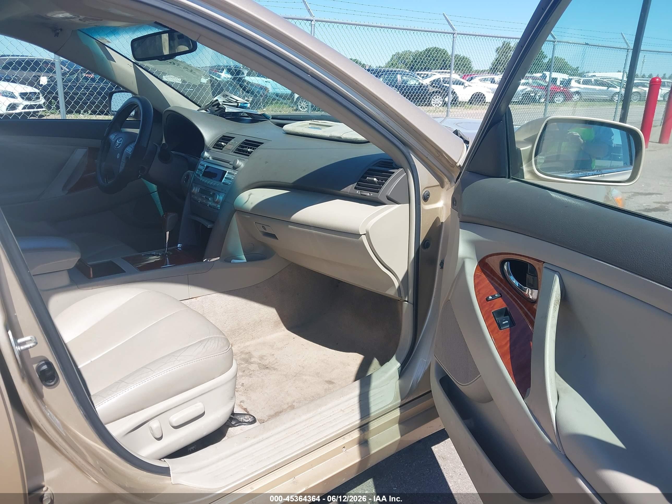 2011 Toyota Camry Xle V6 Золотой vin: 4T1BK3EKXBU119597