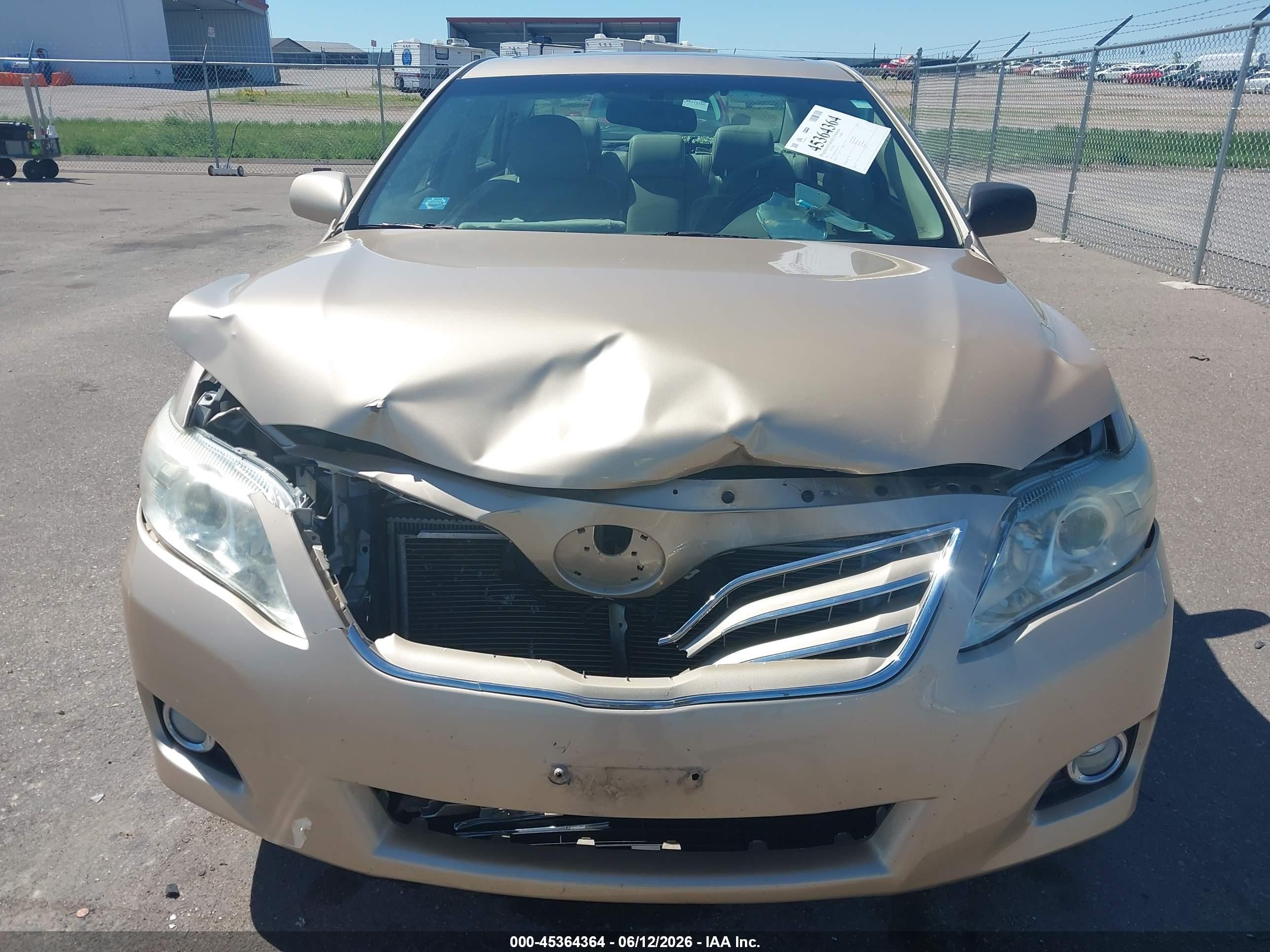 2011 Toyota Camry Xle V6 Золотой vin: 4T1BK3EKXBU119597