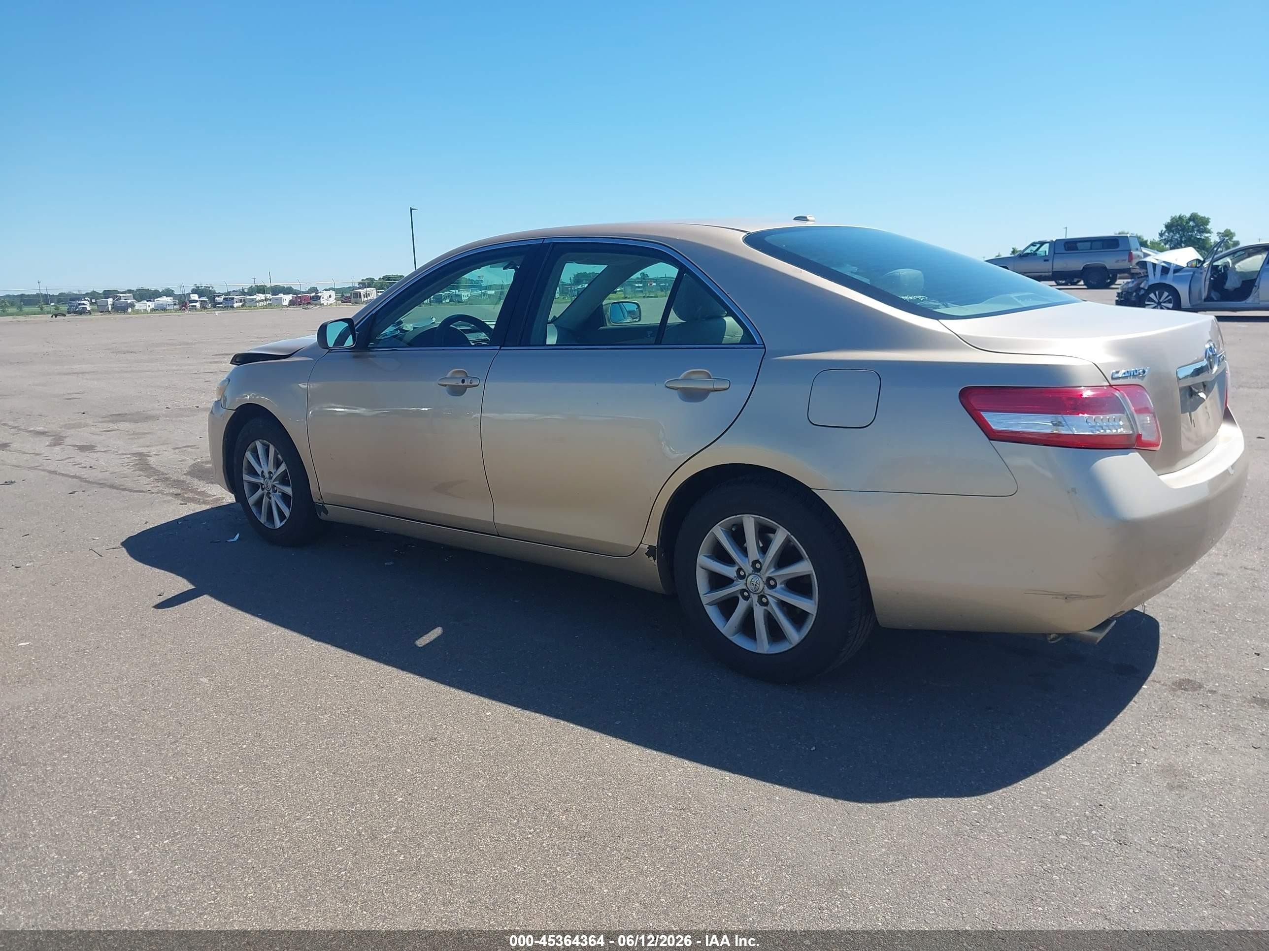 2011 Toyota Camry Xle V6 Золотой vin: 4T1BK3EKXBU119597