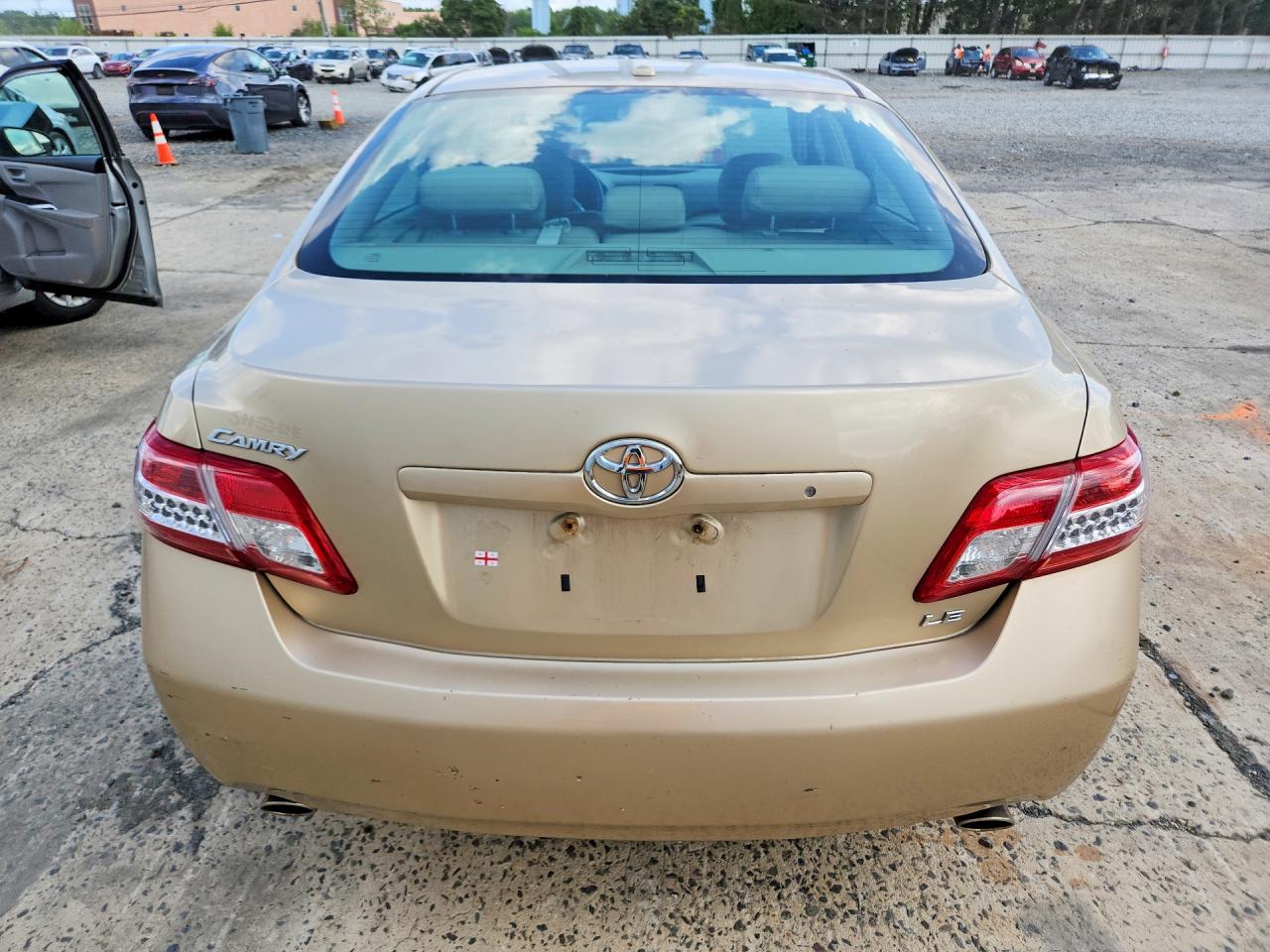 2011 Toyota Camry Le V6 Tan vin: 4T1BK3EKXBU121933