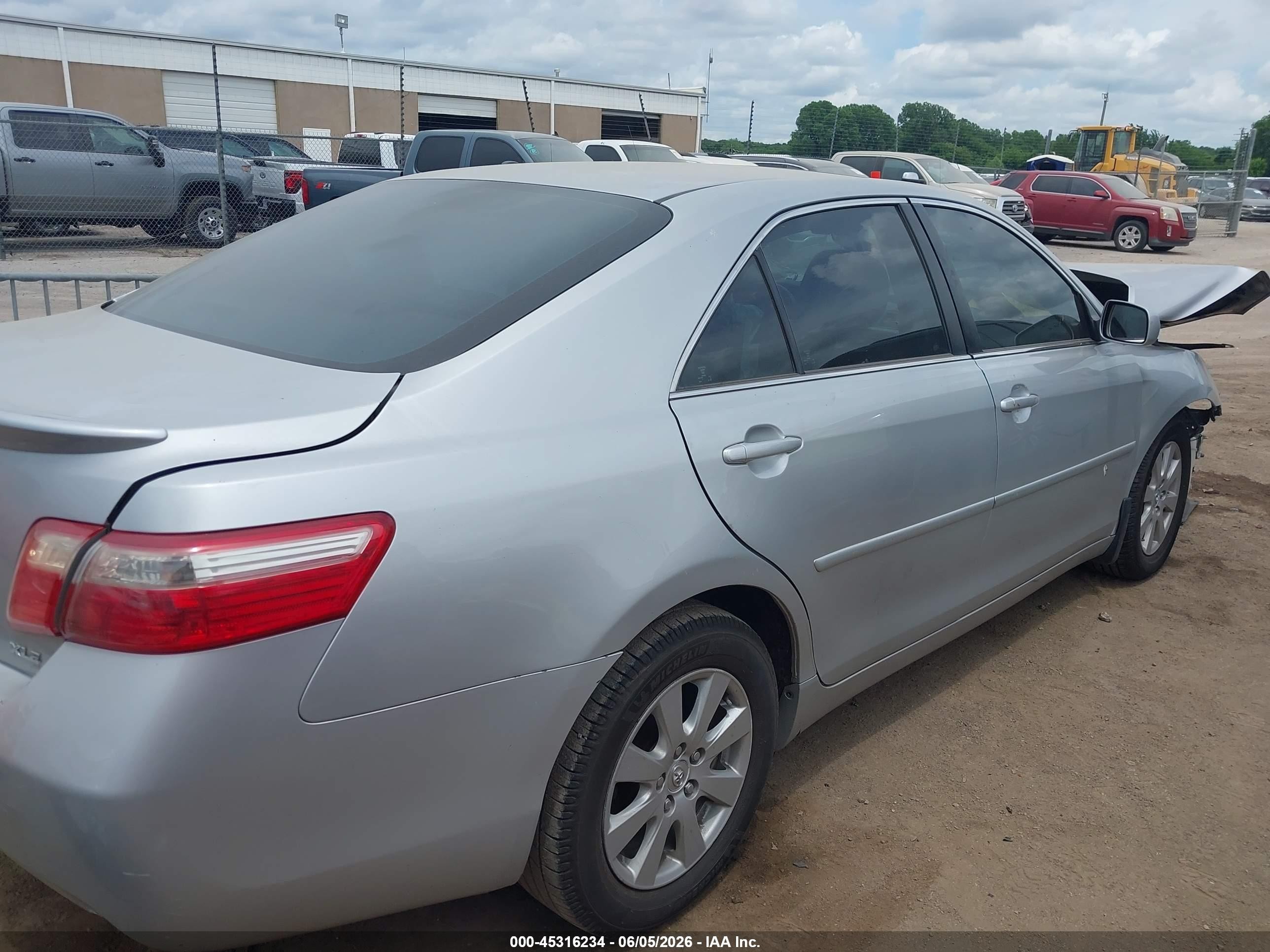 2007 Toyota Camry Xle V6 Silver vin: 4T1BK46K07U510592