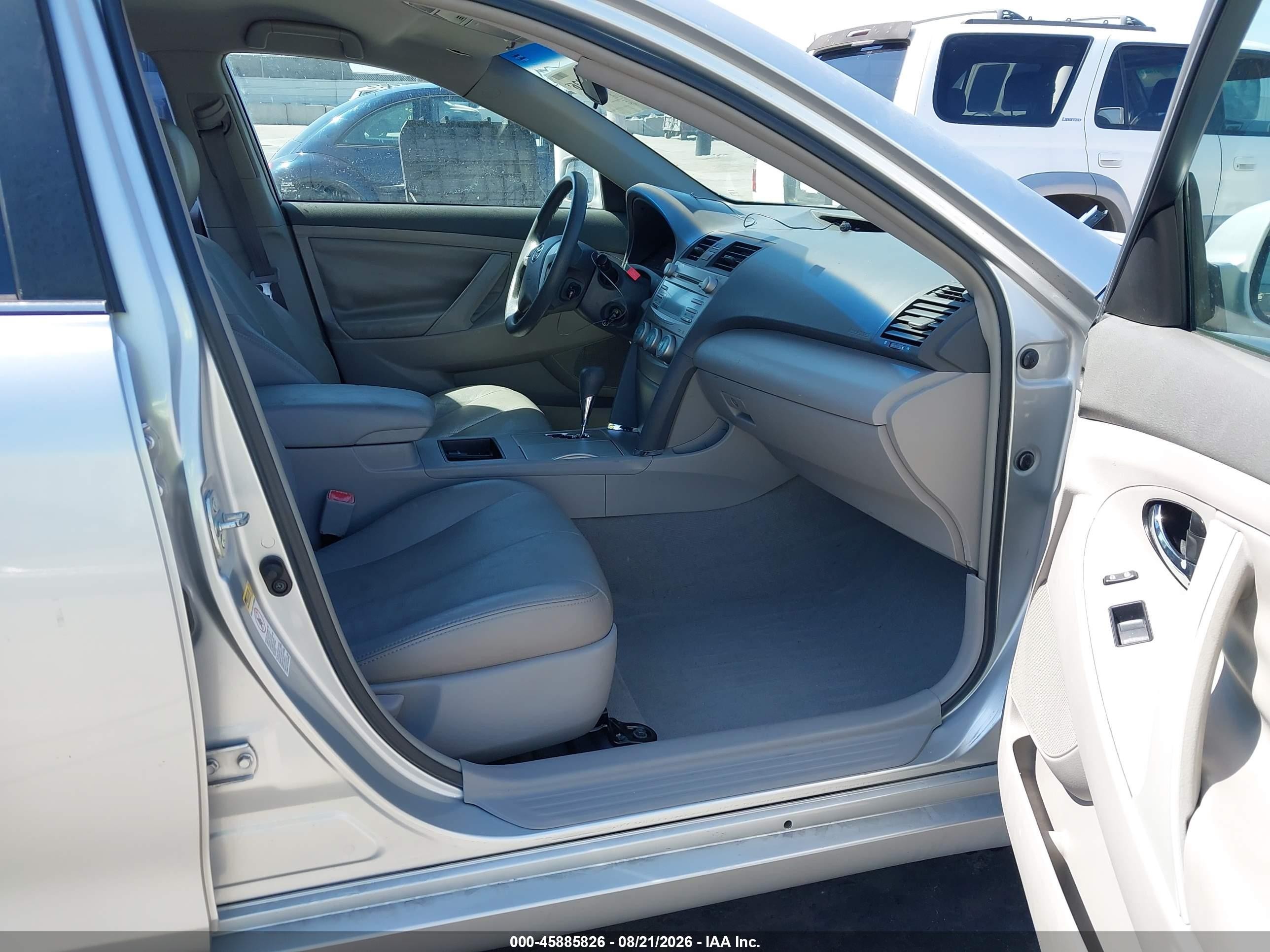 2008 Toyota Camry Le Silver vin: 4T1BK46K08U572480