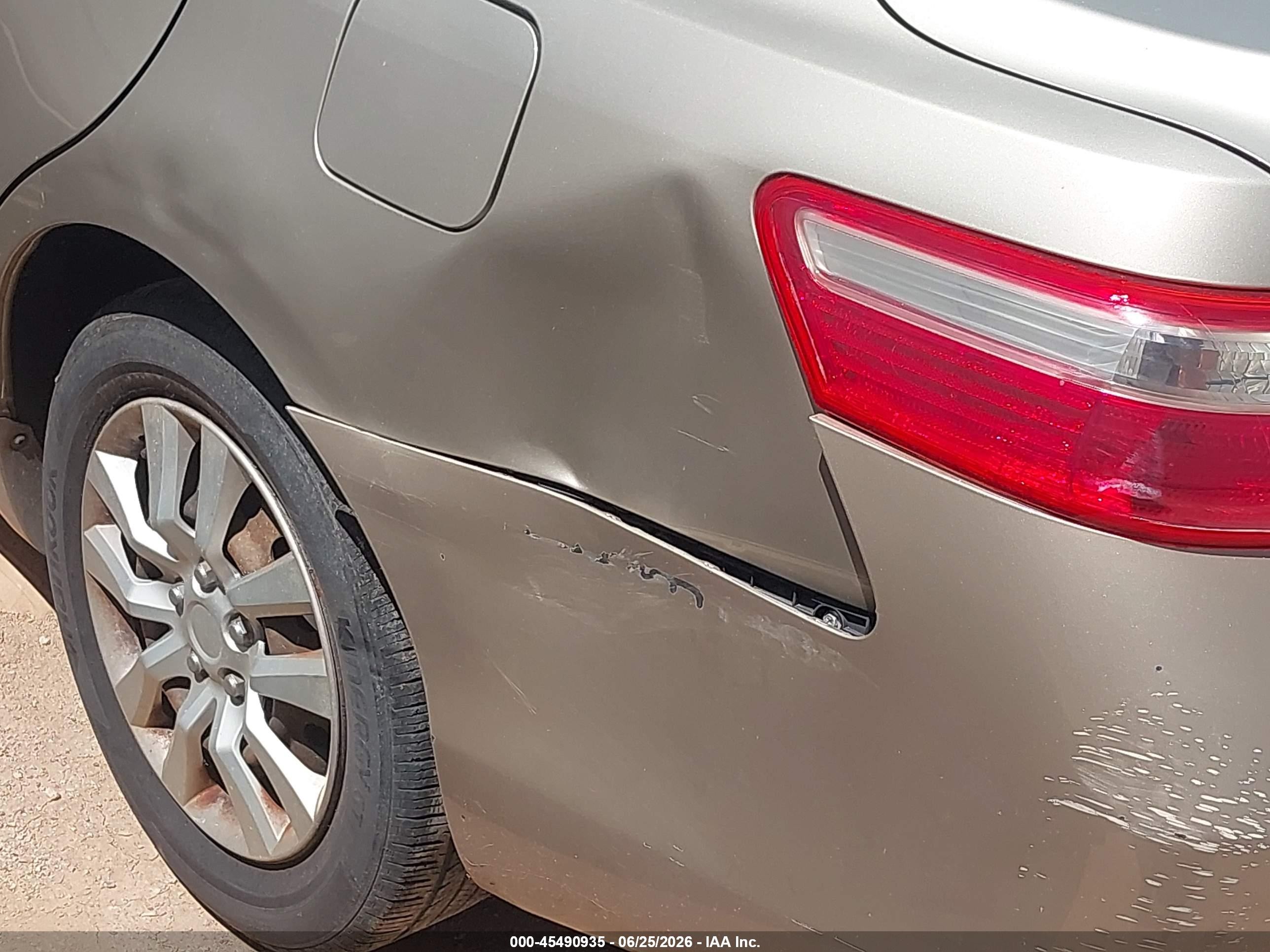 2008 Toyota Camry Le Gold vin: 4T1BK46K28U568558