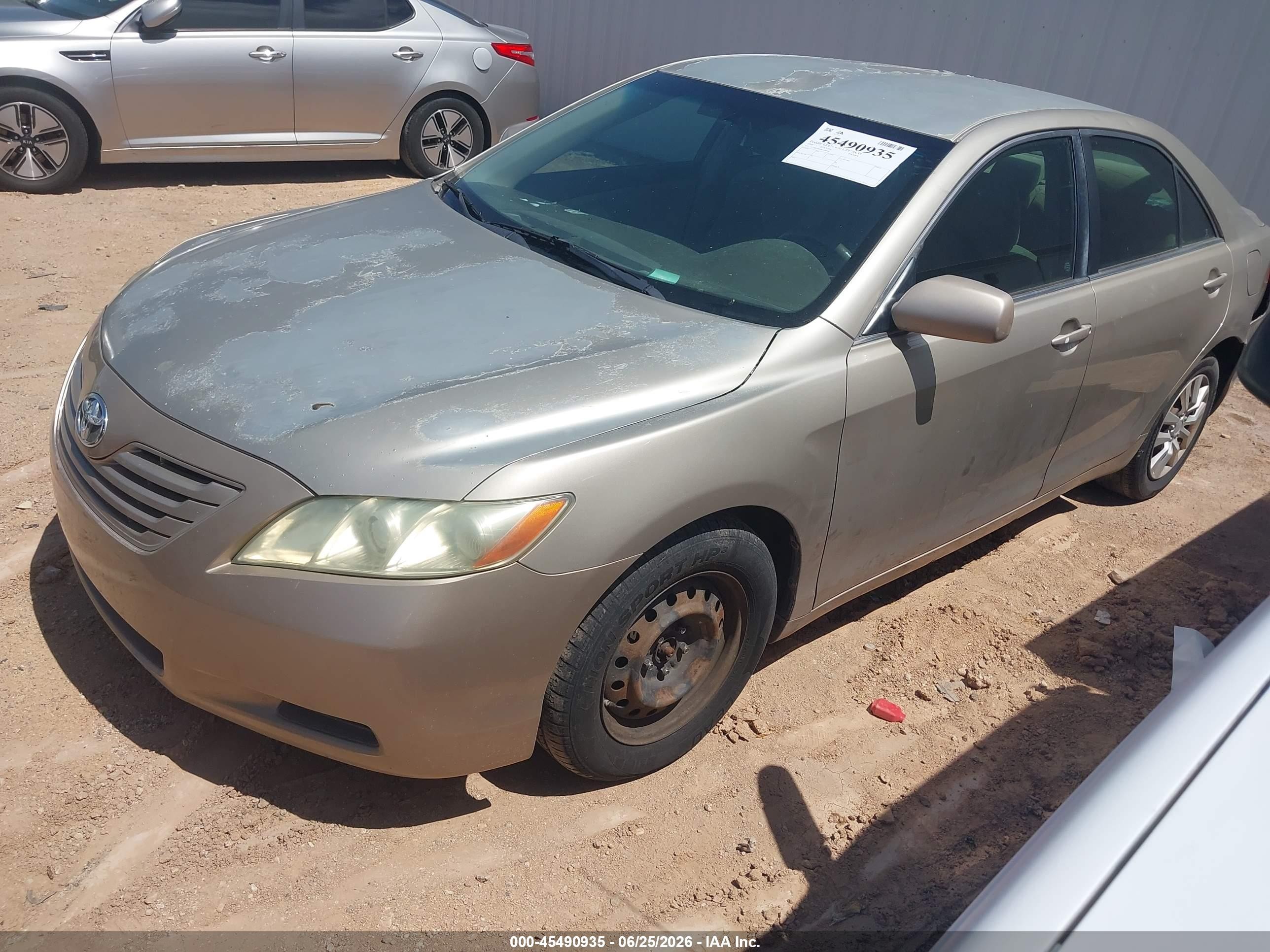 2008 Toyota Camry Le Gold vin: 4T1BK46K28U568558
