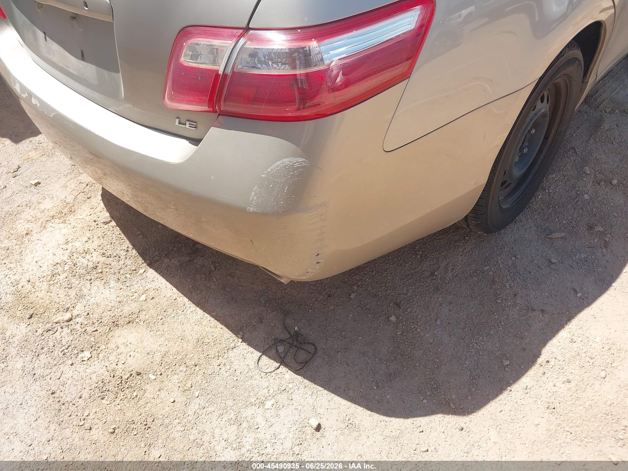 2008 Toyota Camry Le Gold vin: 4T1BK46K28U568558