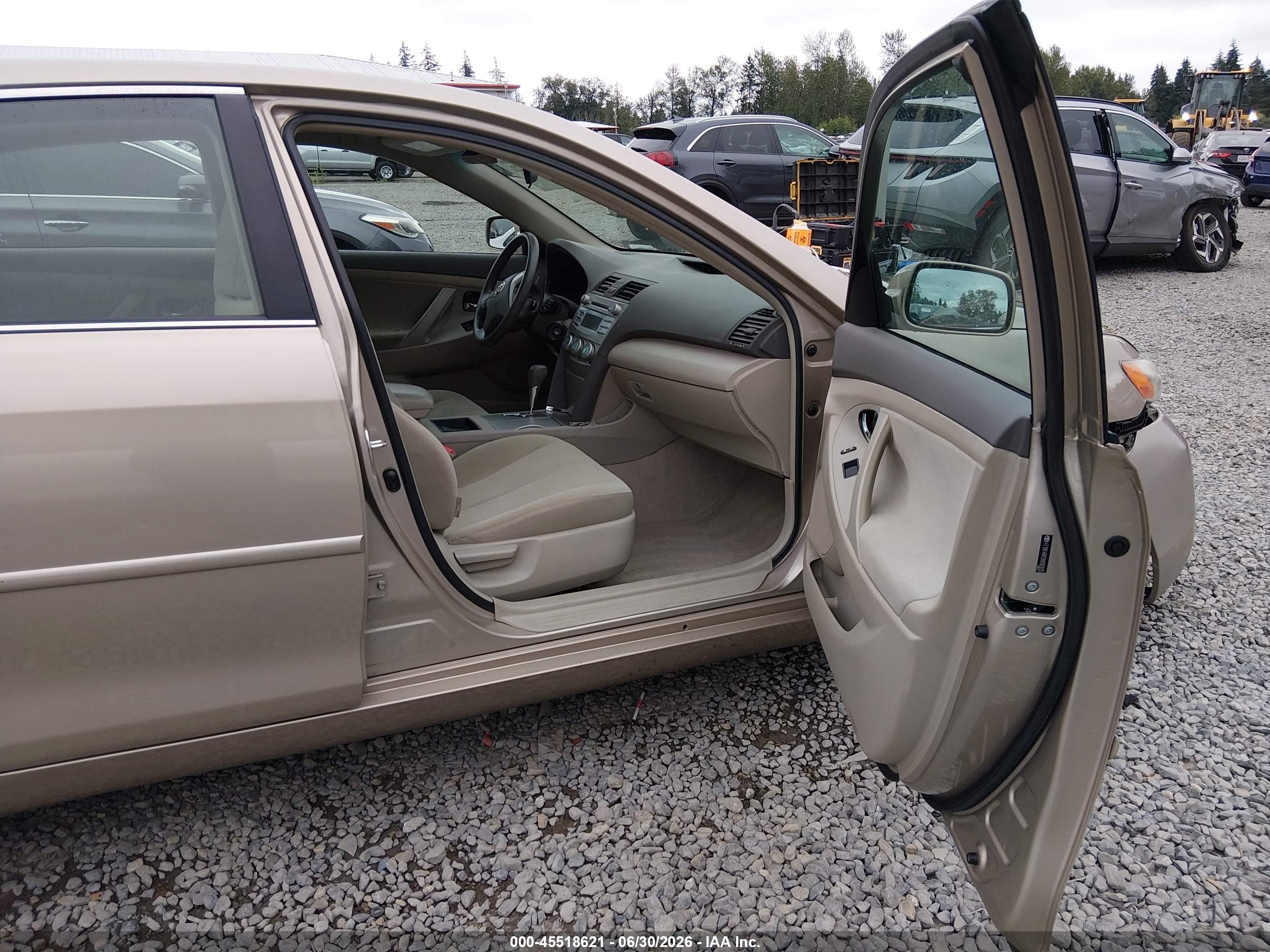 2009 Toyota Camry Le V6 Gold vin: 4T1BK46K59U097815