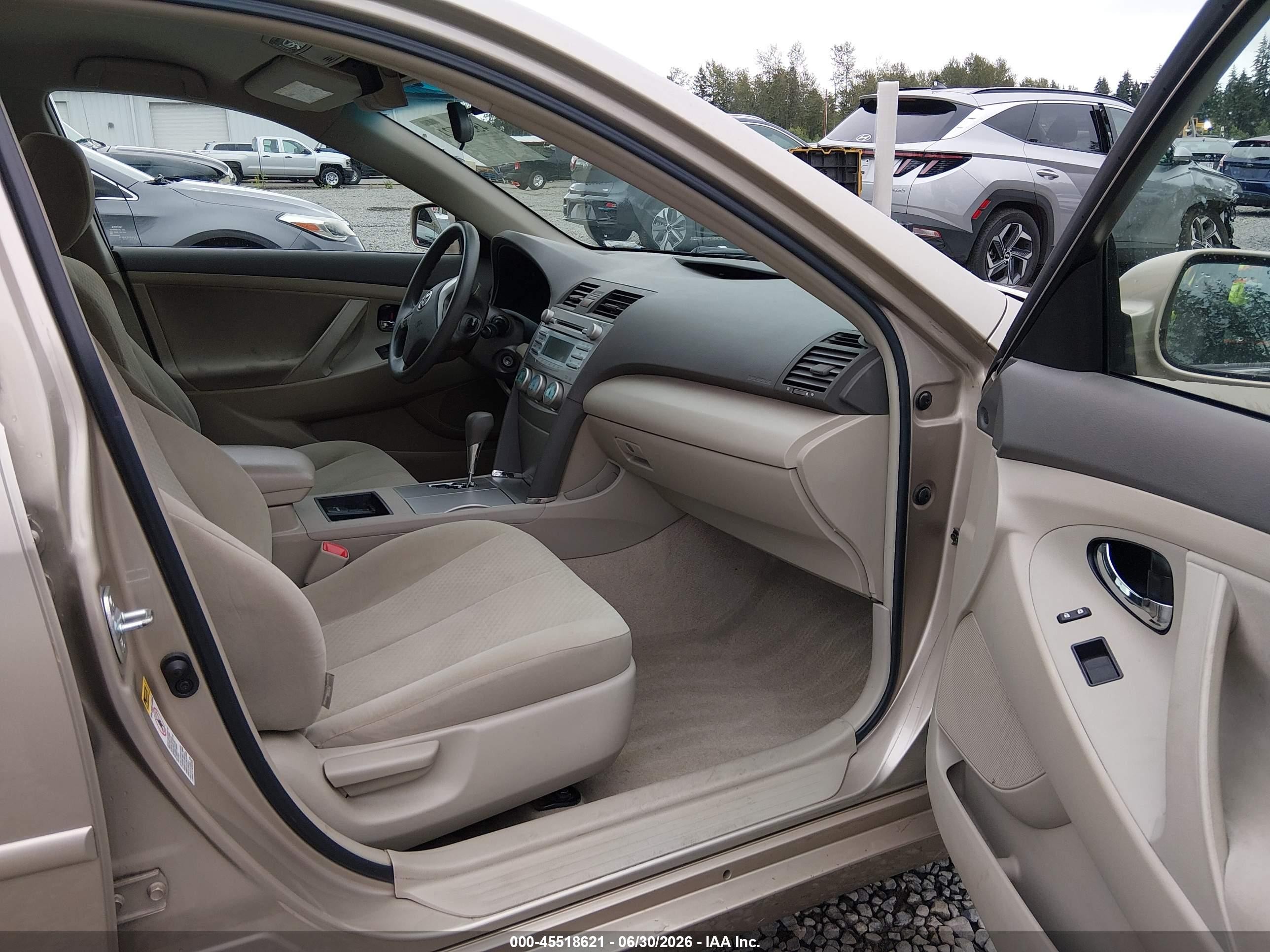 2009 Toyota Camry Le V6 Gold vin: 4T1BK46K59U097815