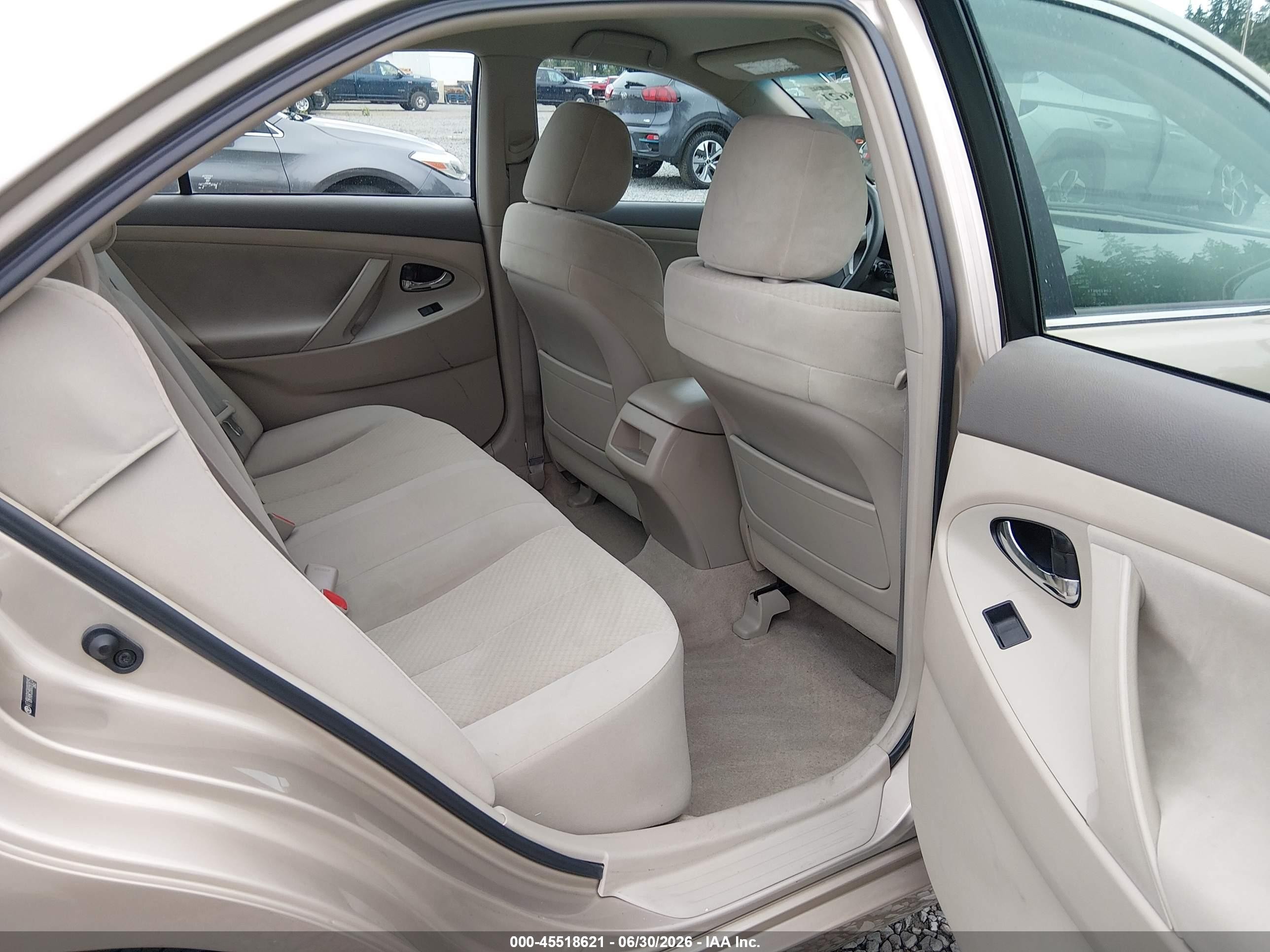 2009 Toyota Camry Le V6 Gold vin: 4T1BK46K59U097815