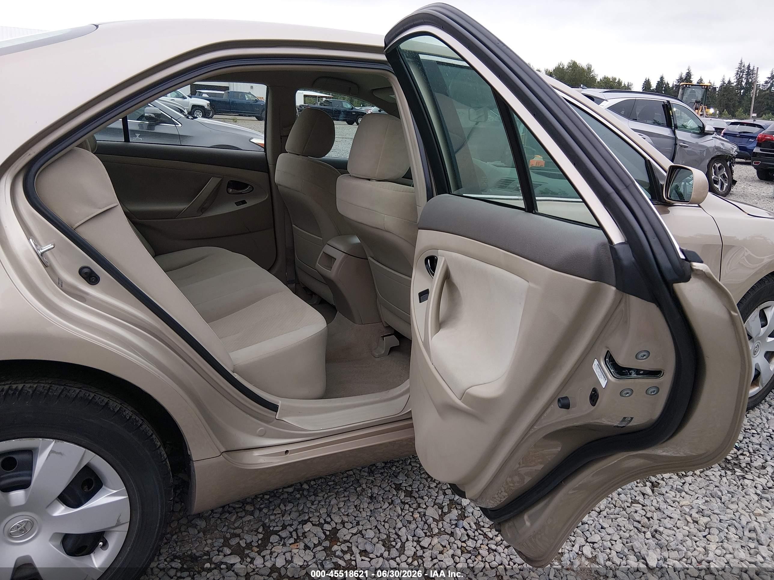 2009 Toyota Camry Le V6 Gold vin: 4T1BK46K59U097815