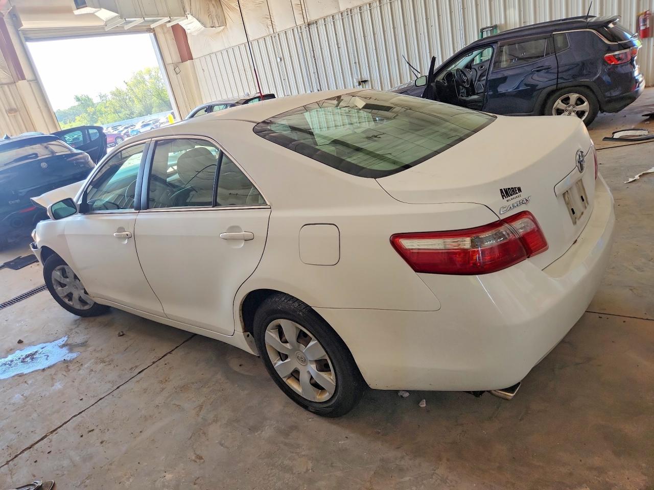 2007 Toyota Camry Le V6 White vin: 4T1BK46K77U514946