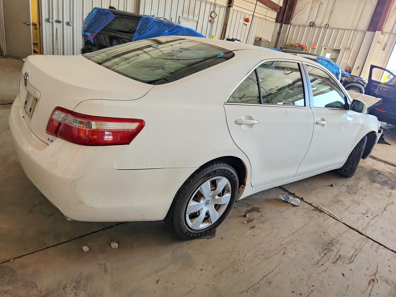 2007 Toyota Camry Le V6 White vin: 4T1BK46K77U514946