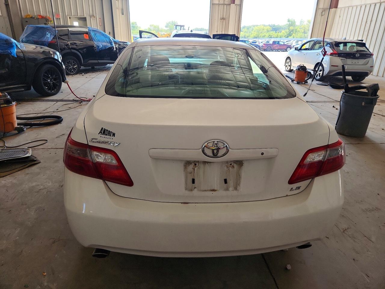 2007 Toyota Camry Le V6 White vin: 4T1BK46K77U514946