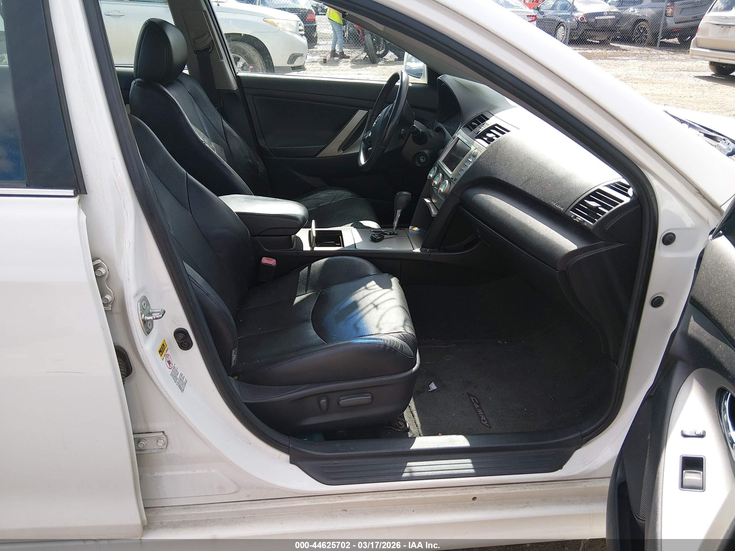 2007 Toyota Camry Se V6 Белый vin: 4T1BK46K77U524280