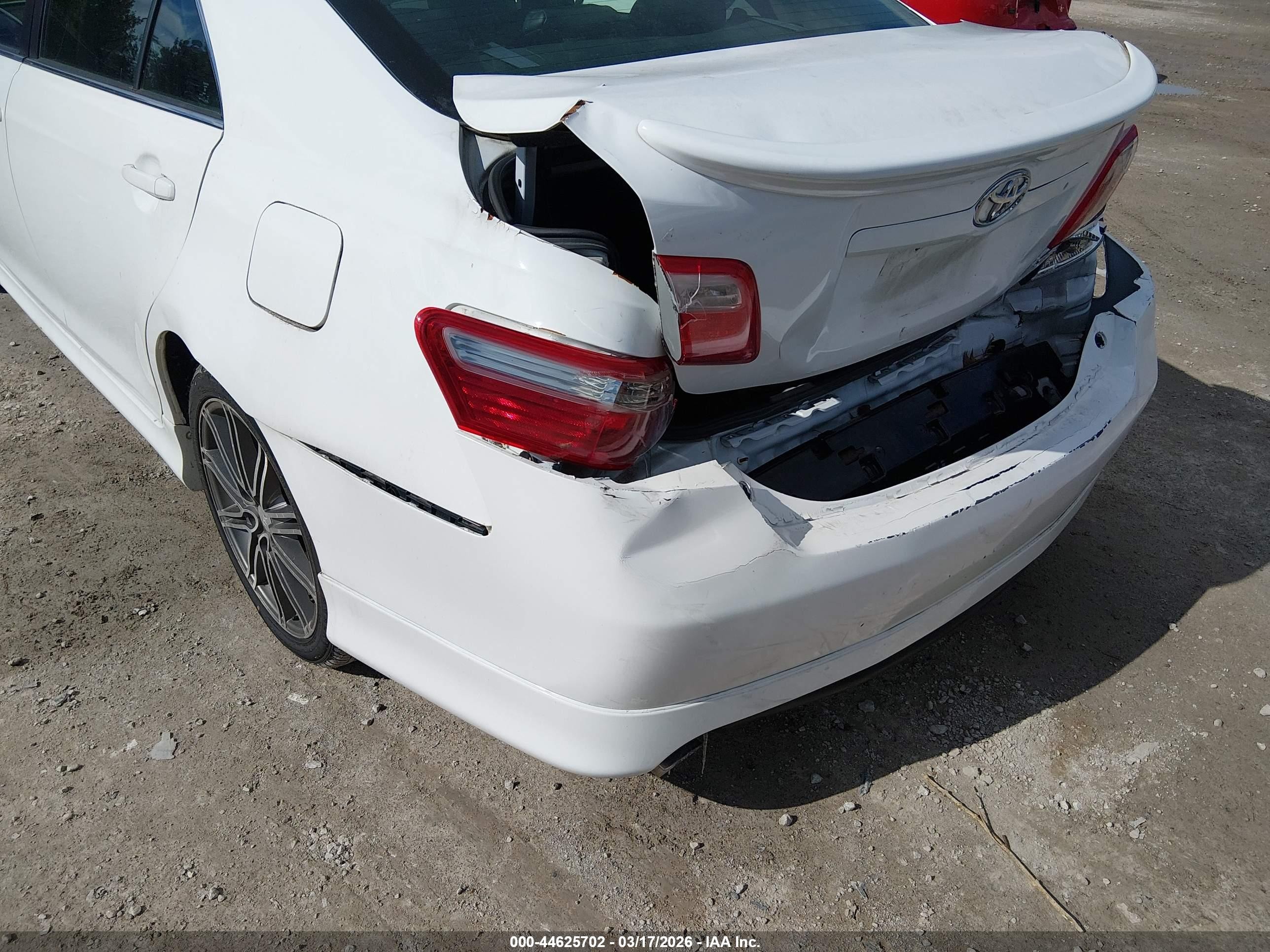 2007 Toyota Camry Se V6 Белый vin: 4T1BK46K77U524280