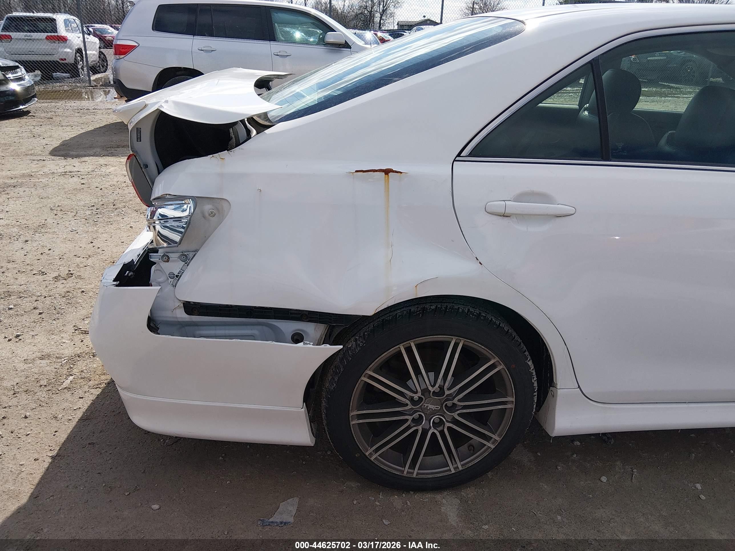 2007 Toyota Camry Se V6 Белый vin: 4T1BK46K77U524280