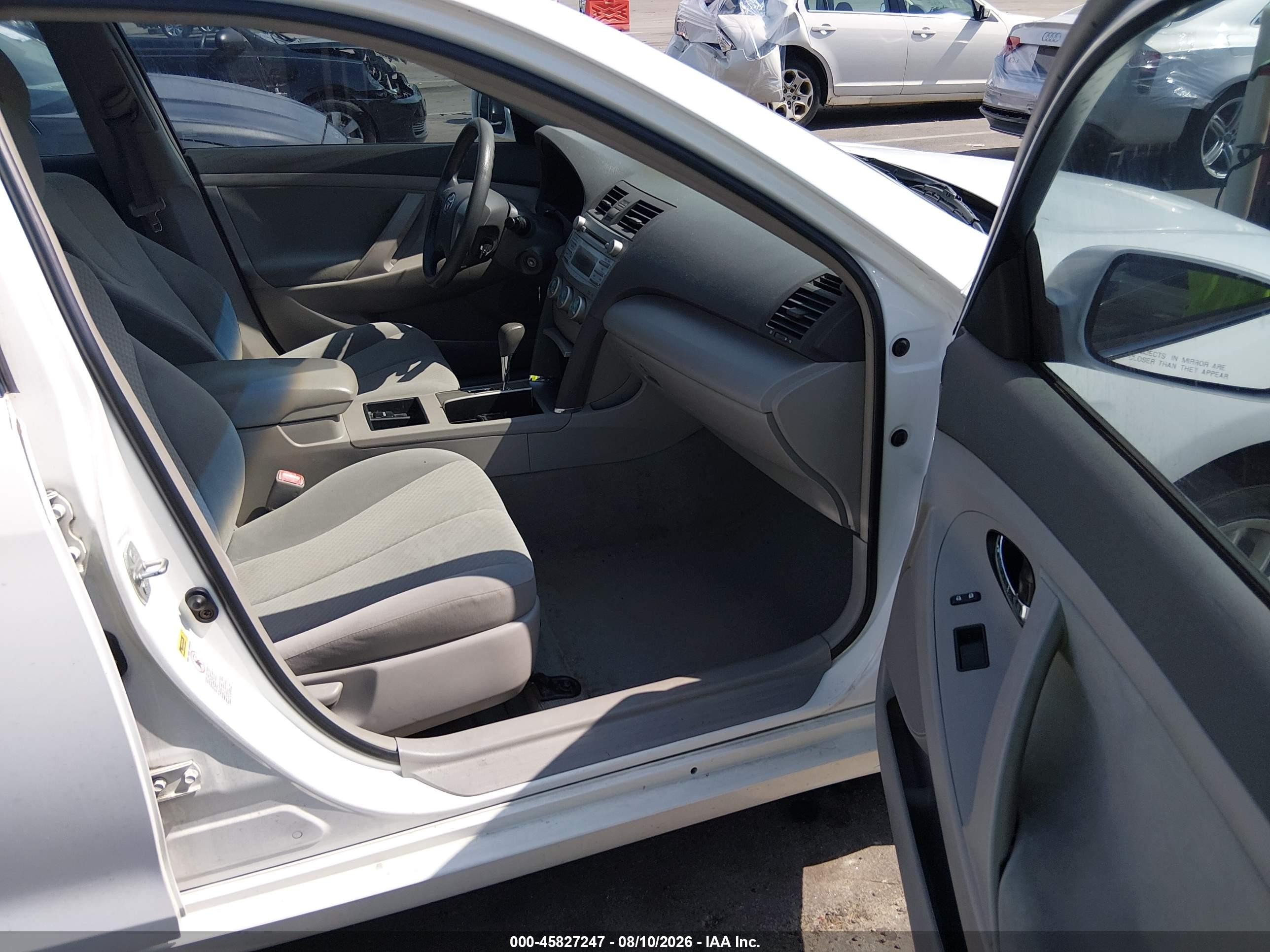2009 Toyota Camry Le V6 White vin: 4T1BK46K79U584403